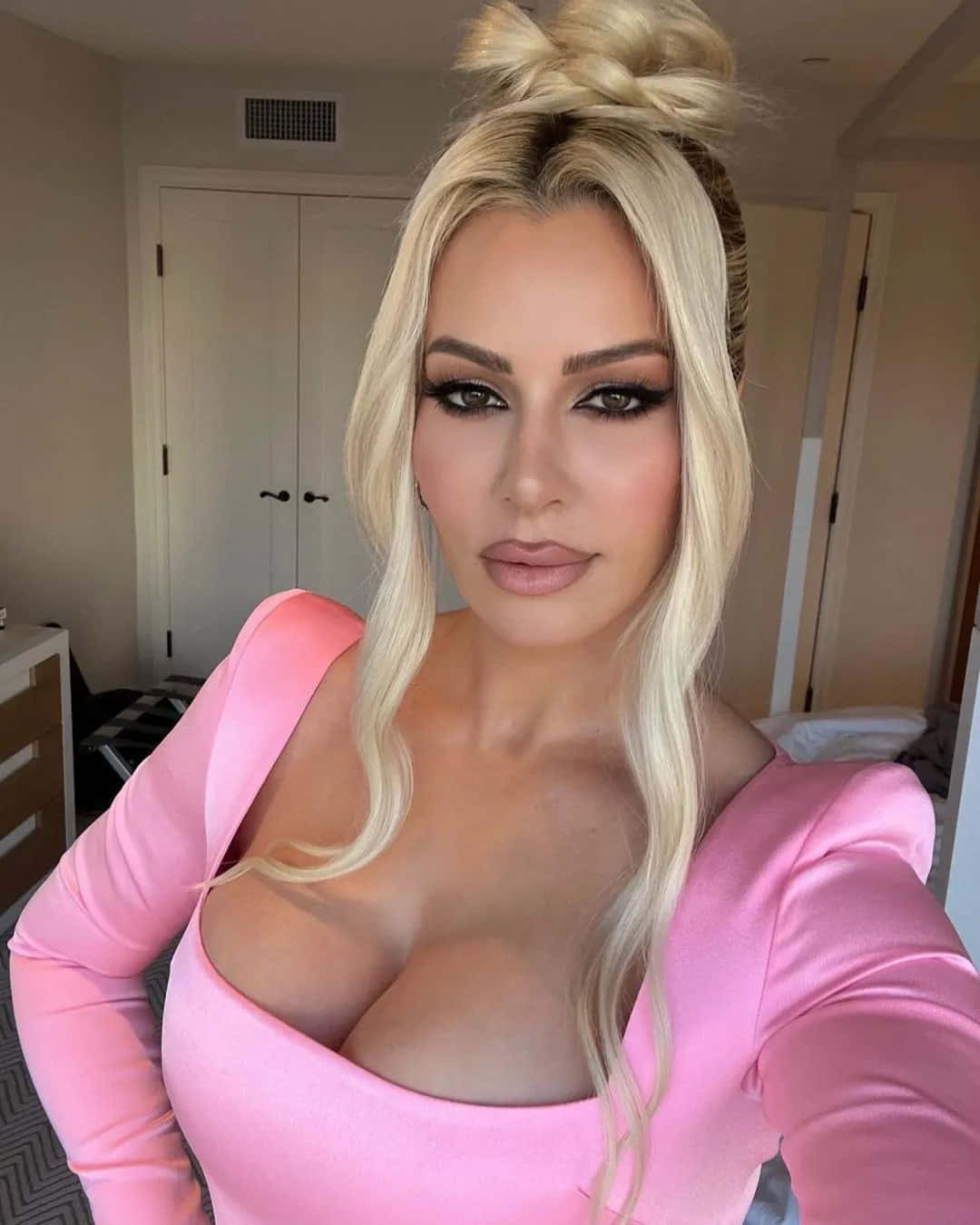 blonde woman, pink dress, top knot, HD Phone Wallpaper