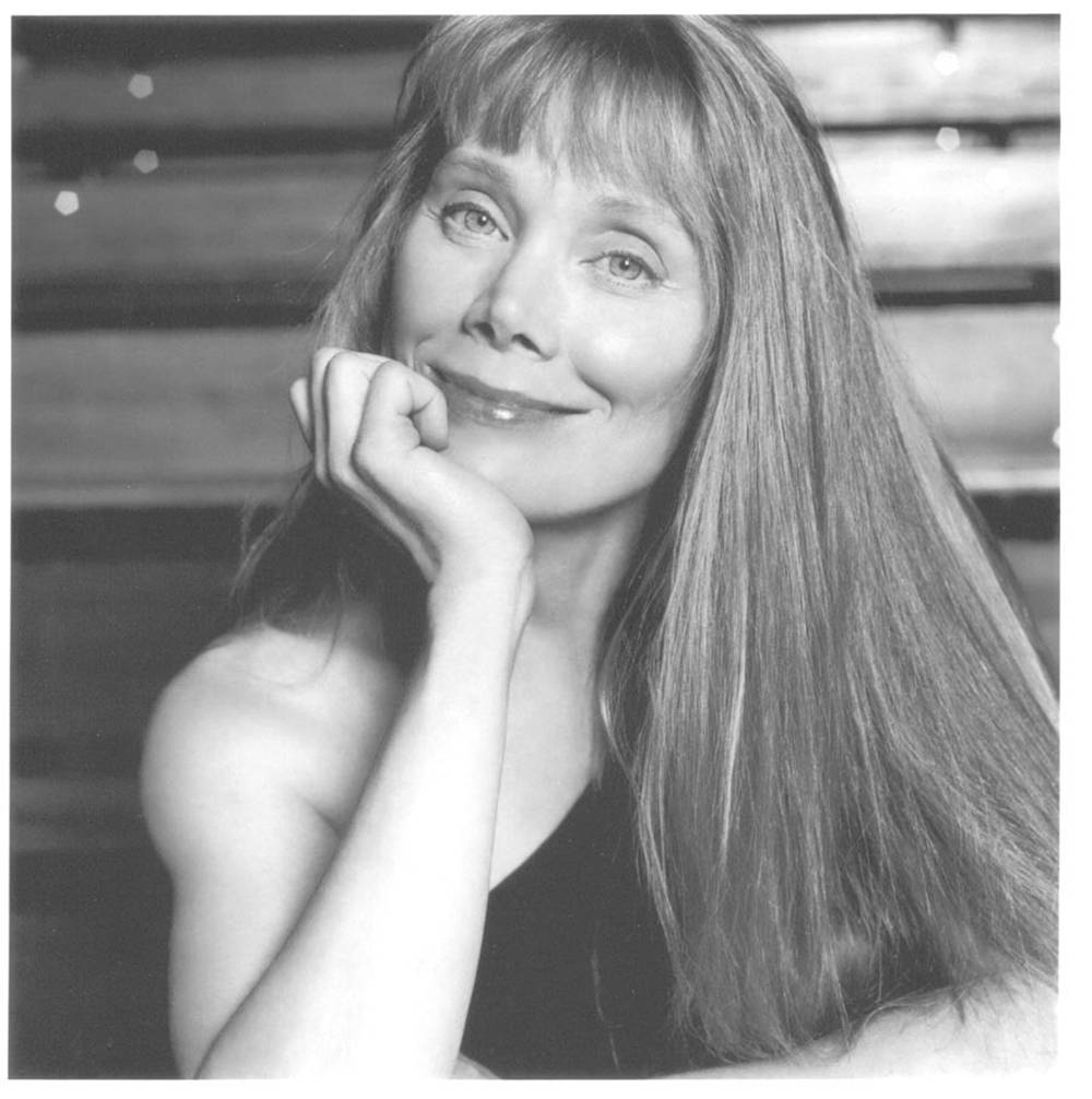 Sissy Spacek, black and white, wooden background, SD Phone Wallpaper