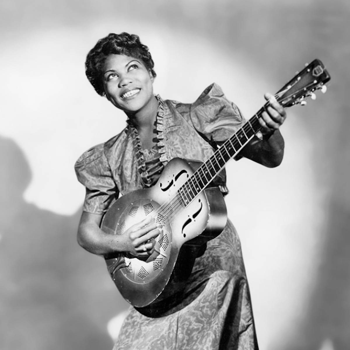 Sister Rosetta Tharpe, resonator guitar, vintage attire, SD Desktop Wallpaper