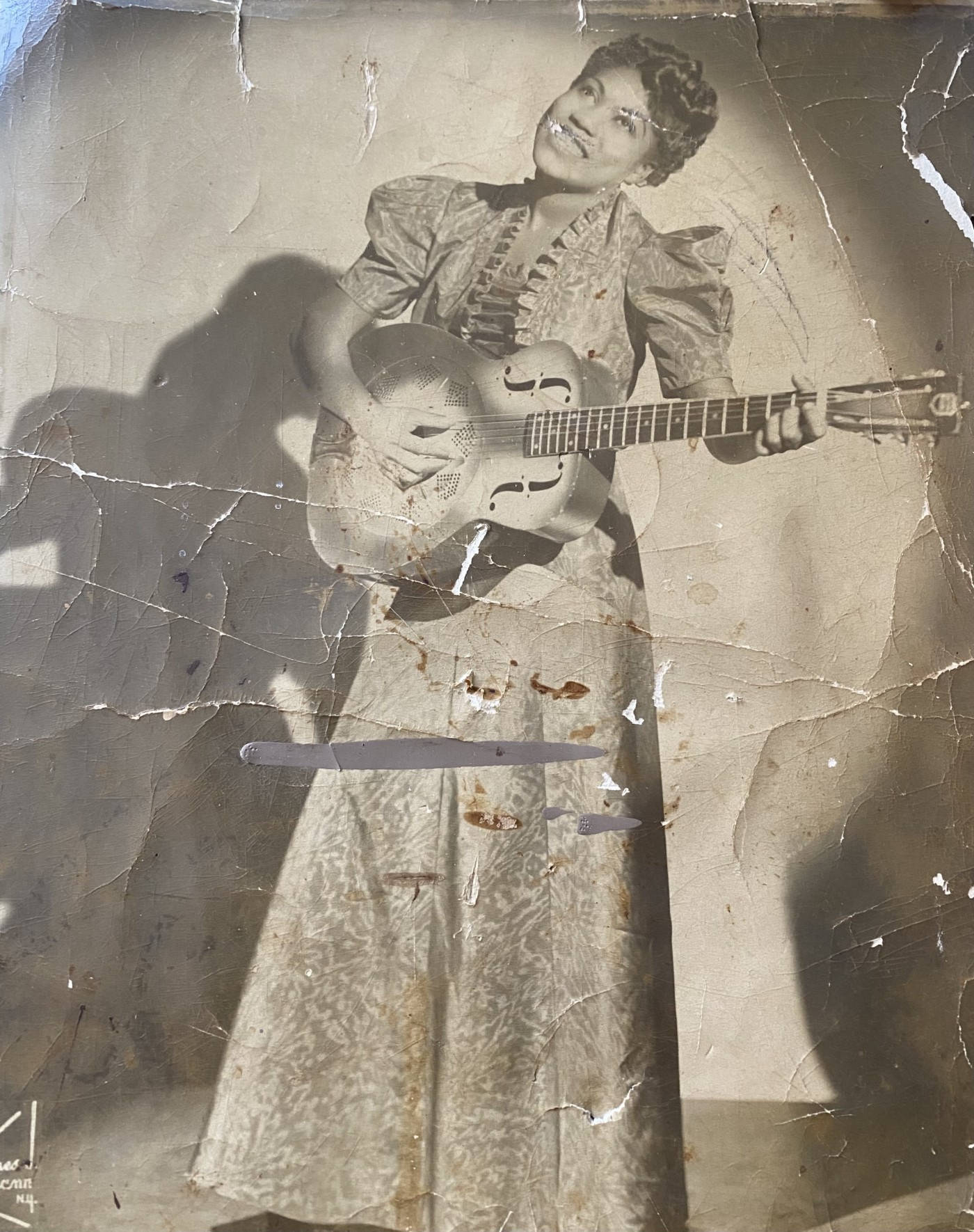 Sister Rosetta Tharpe, resonator guitar, sepia-toned portrait, HD Phone Wallpaper
