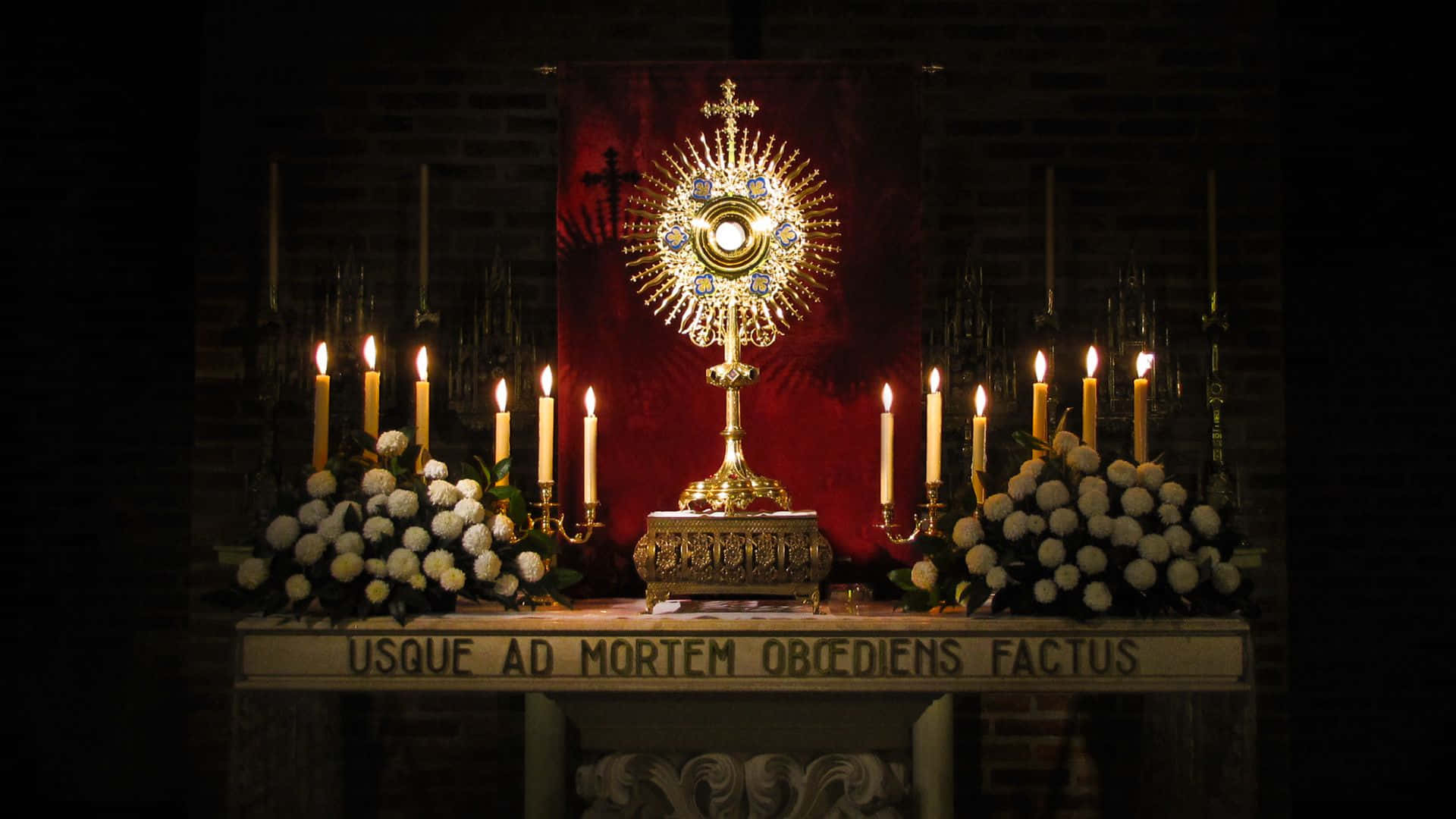 golden monstrance, altar, candles, Full HD Desktop Wallpaper