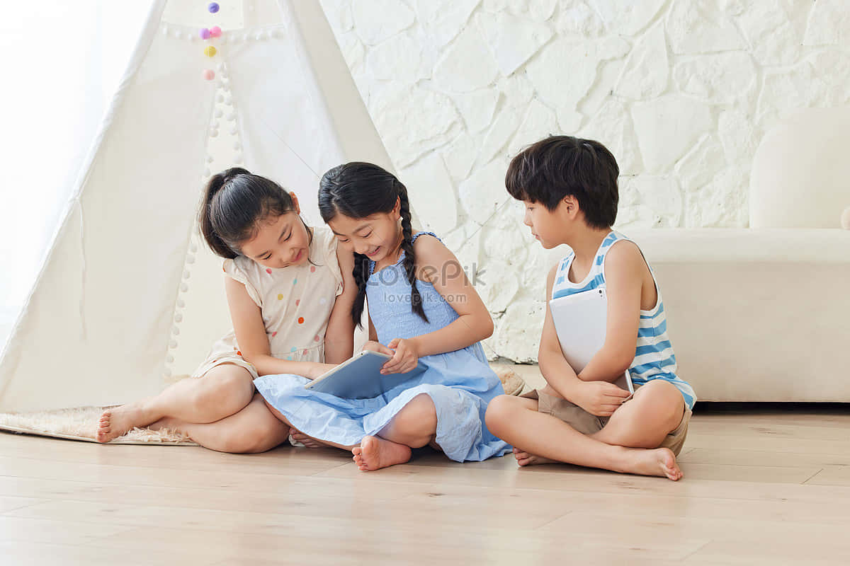 three kids, wooden floor, white teepee, SD Desktop Wallpaper