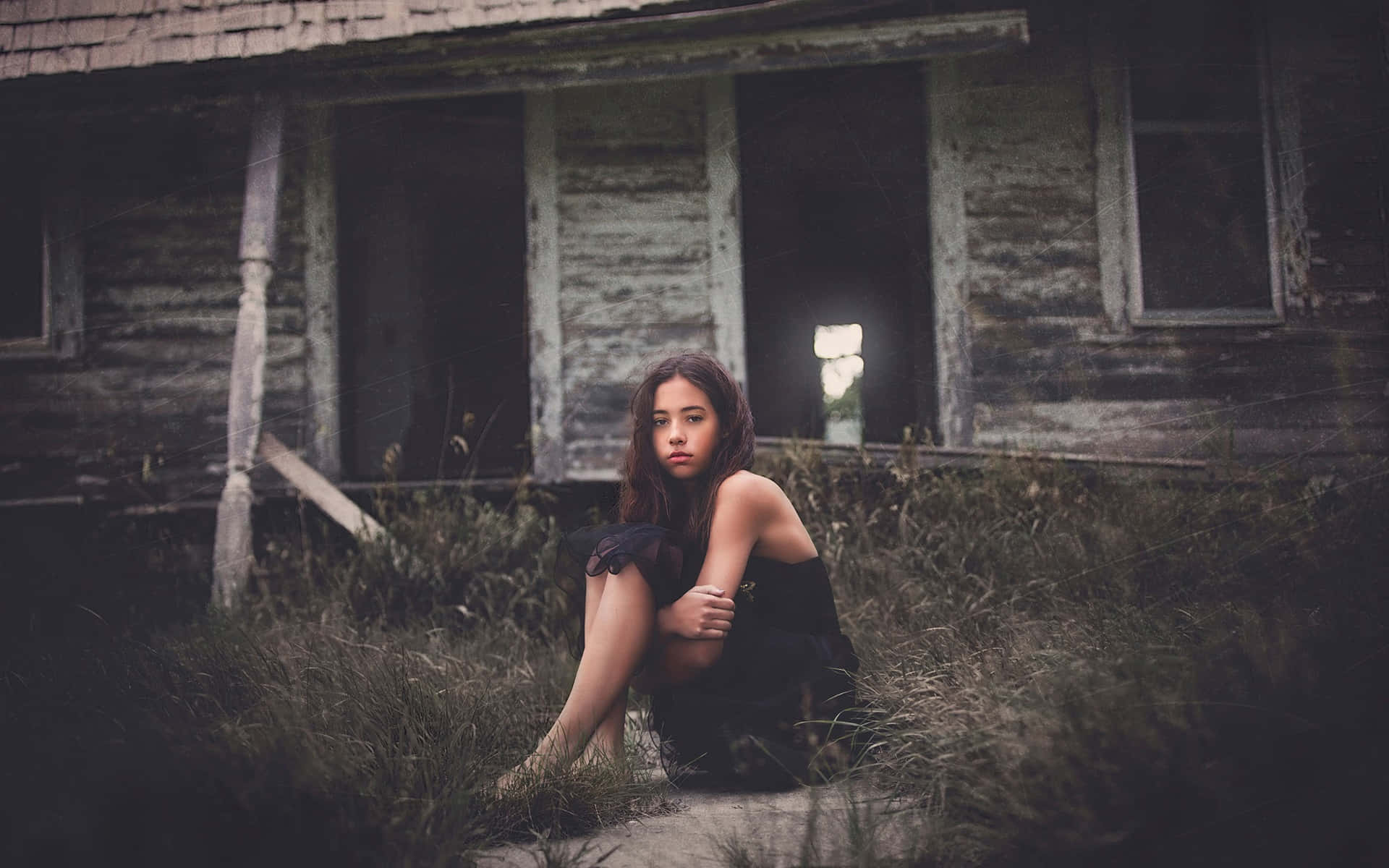 vintage emo girl, porch step, weathered wooden house, Full HD Desktop Wallpaper