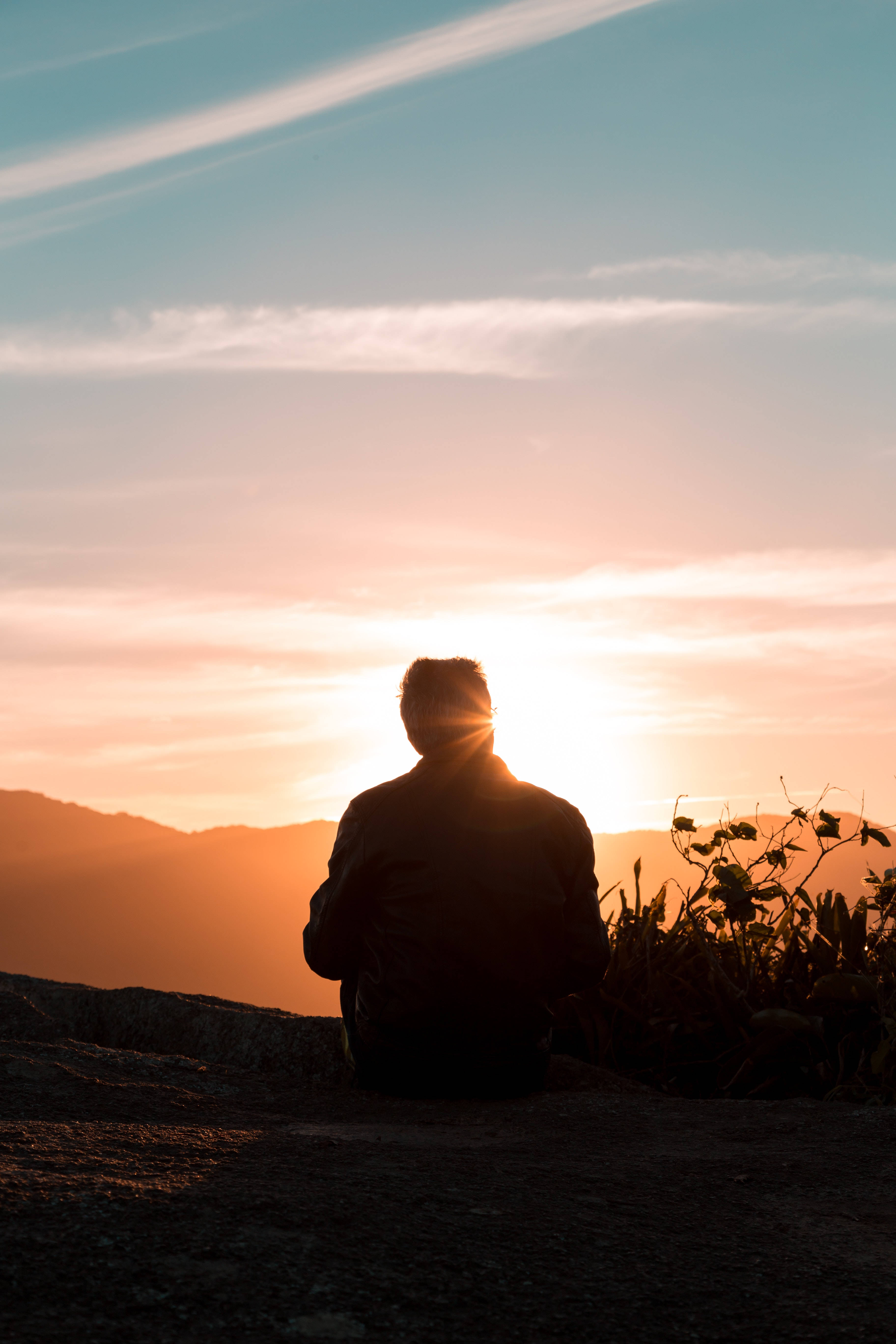 silhouette, man, rocky hill, 5K Phone Wallpaper