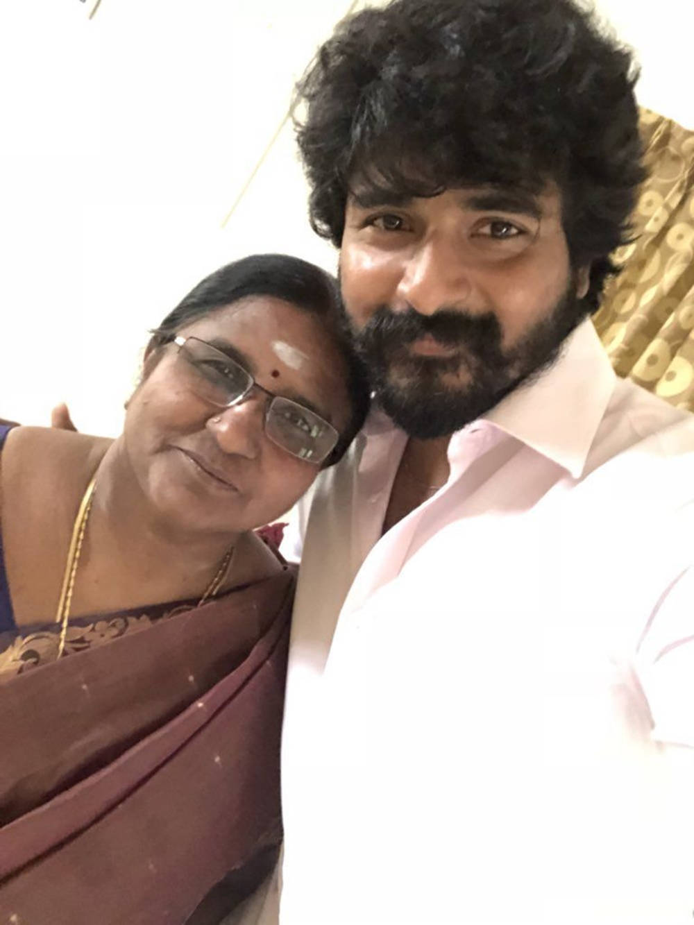 Sivakarthikeyan, bearded man, woman in glasses, HD Phone Wallpaper