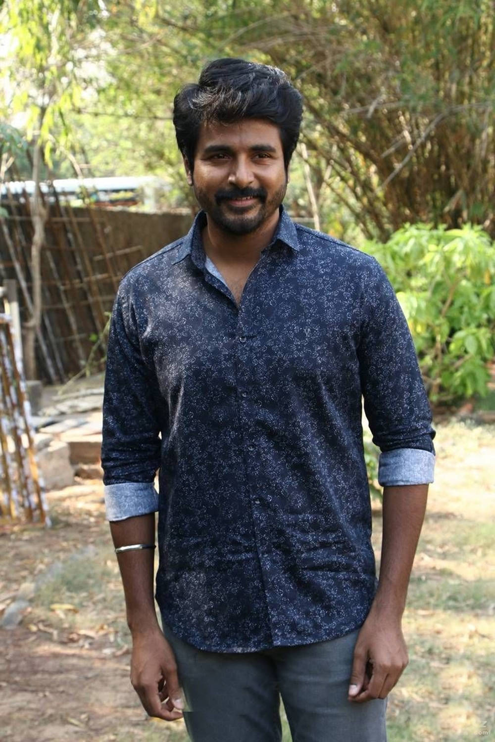 Sivakarthikeyan, dark blue shirt, green bamboo, HD Phone Wallpaper