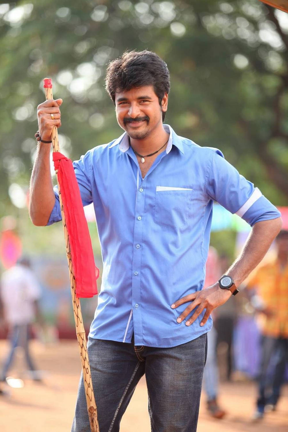 Sivakarthikeyan, blue shirt, decorated staff, HD Phone Wallpaper