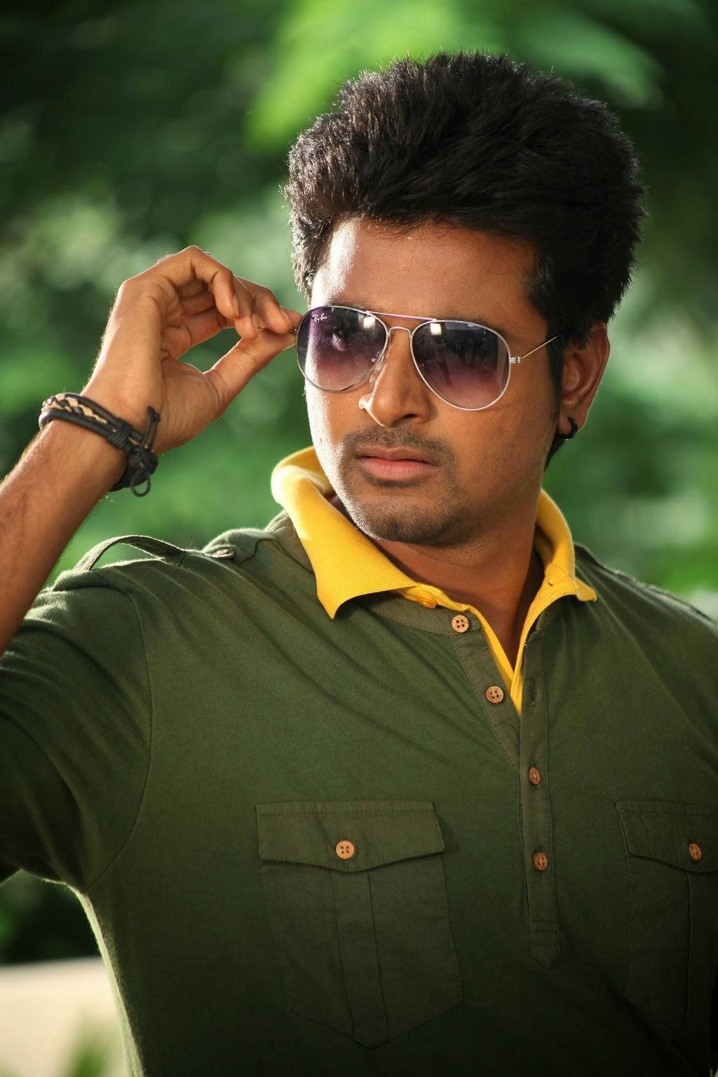 Sivakarthikeyan, green polo shirt, yellow collar, HD Phone Wallpaper