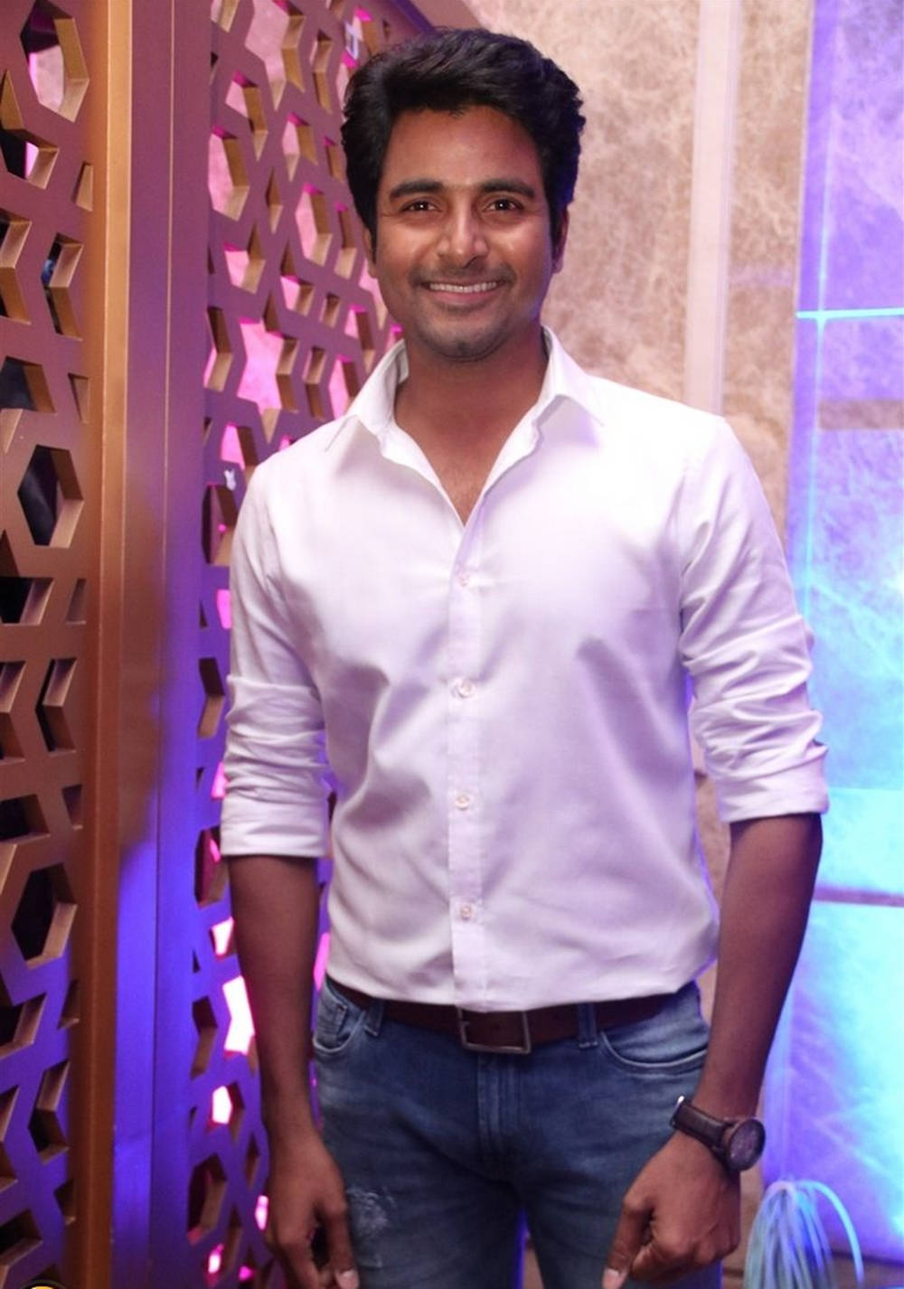 Sivakarthikeyan, white shirt, jeans, HD Phone Wallpaper