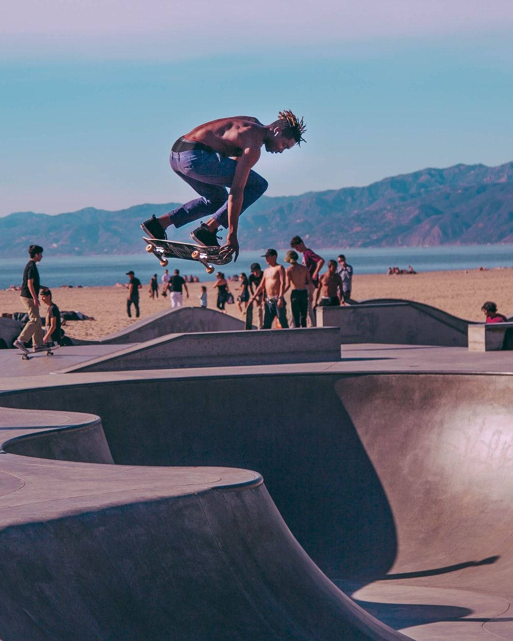 skateboard, concrete bowl, beachside skatepark, SD Phone Wallpaper