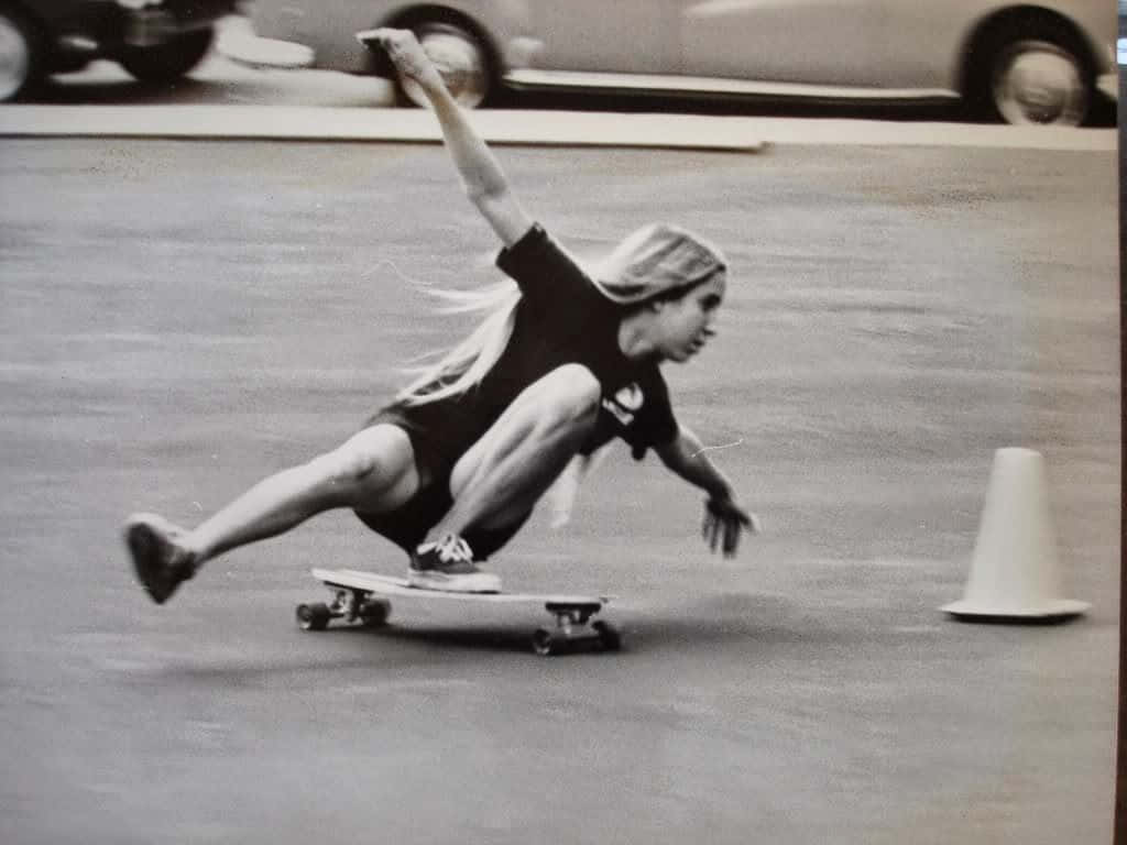 Retro Skateboard Girl Tricks, black shirt, shorts, SD Desktop Wallpaper