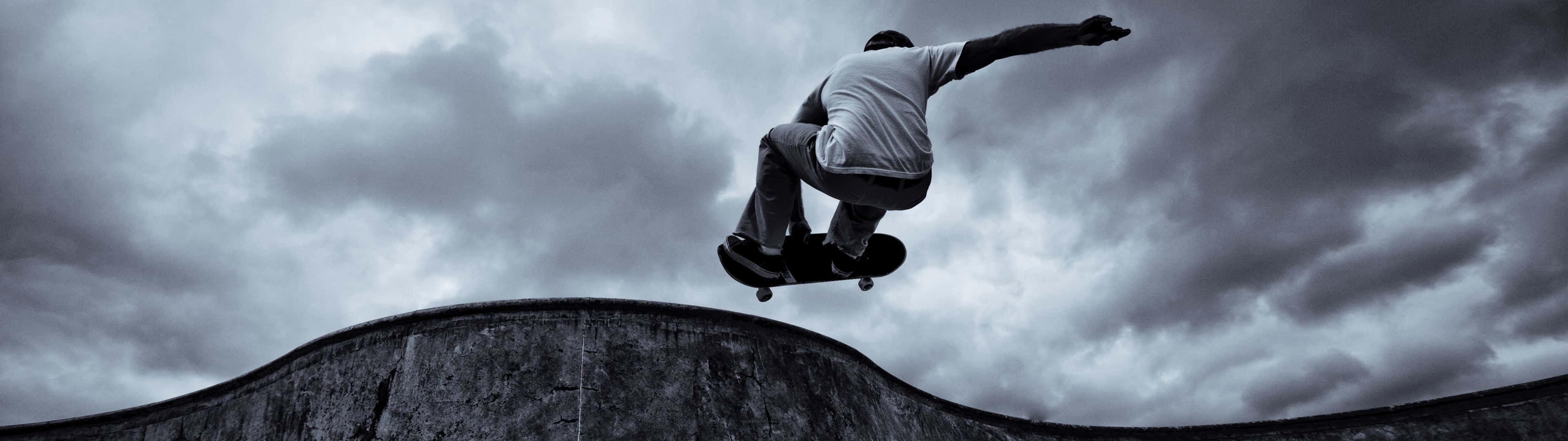 Skater, concrete ramp, overcast sky, 4K Desktop Wallpaper
