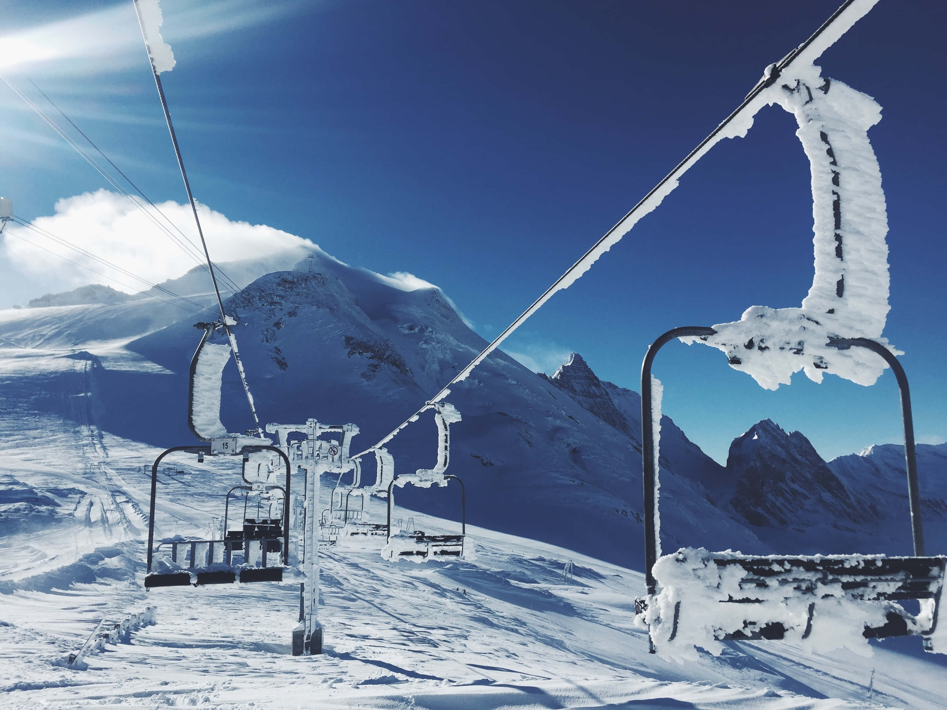 Ski Mountain, ski lift chairs, snow-covered, 2K Desktop Wallpaper