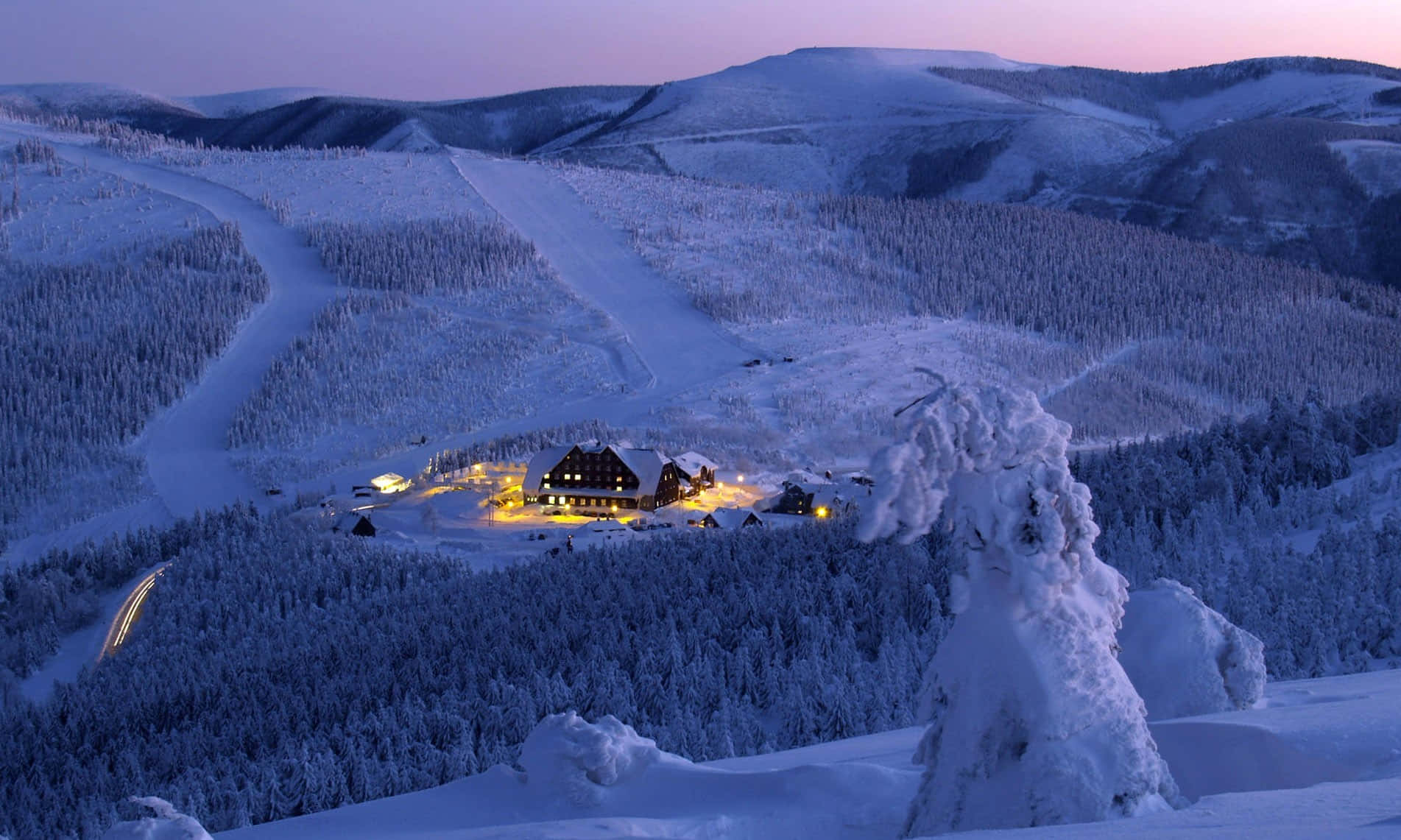 Ski Resort, winter wonderland, cozy ski lodge, HD Desktop Wallpaper
