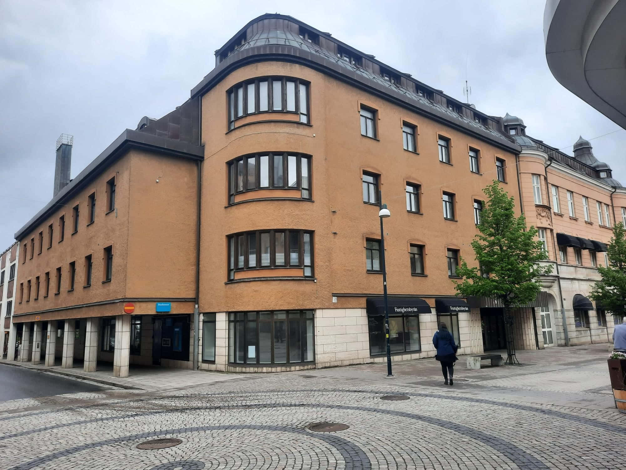 Skövde, city corner building, tan brick, Full HD Desktop Wallpaper