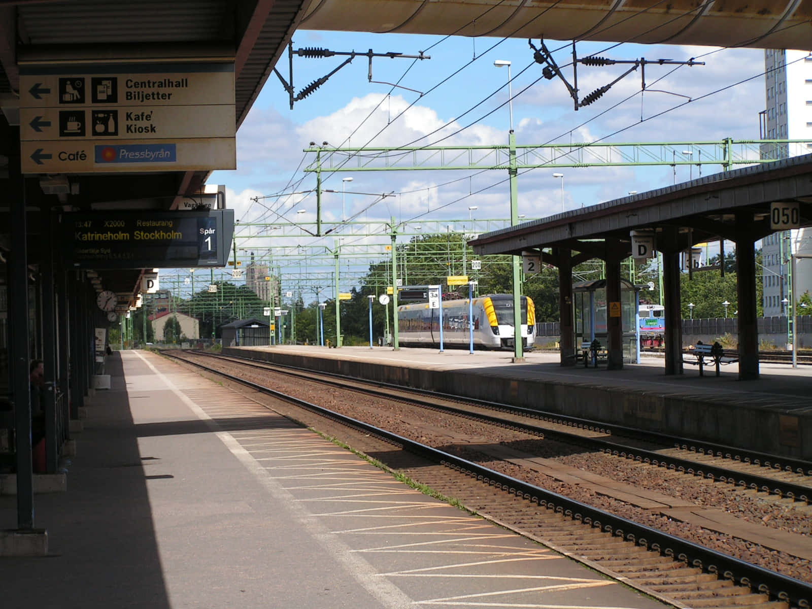 Skövde, train station platform, tracks, HD Desktop Wallpaper