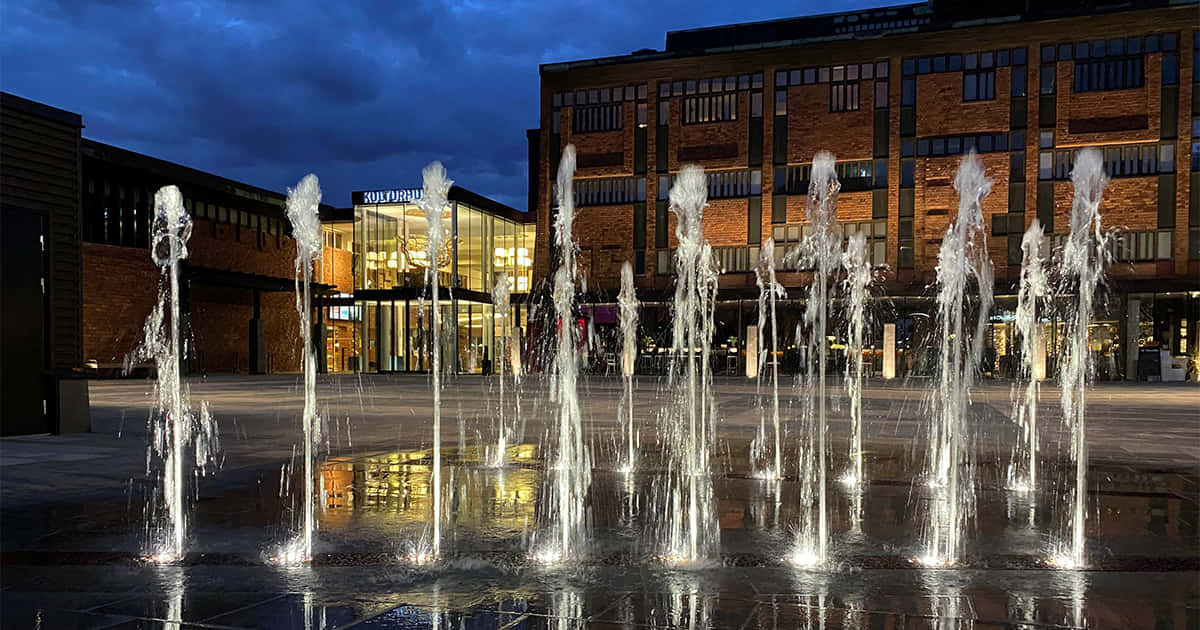 Skövde, nighttime fountain display, illuminated jets, SD Desktop Wallpaper