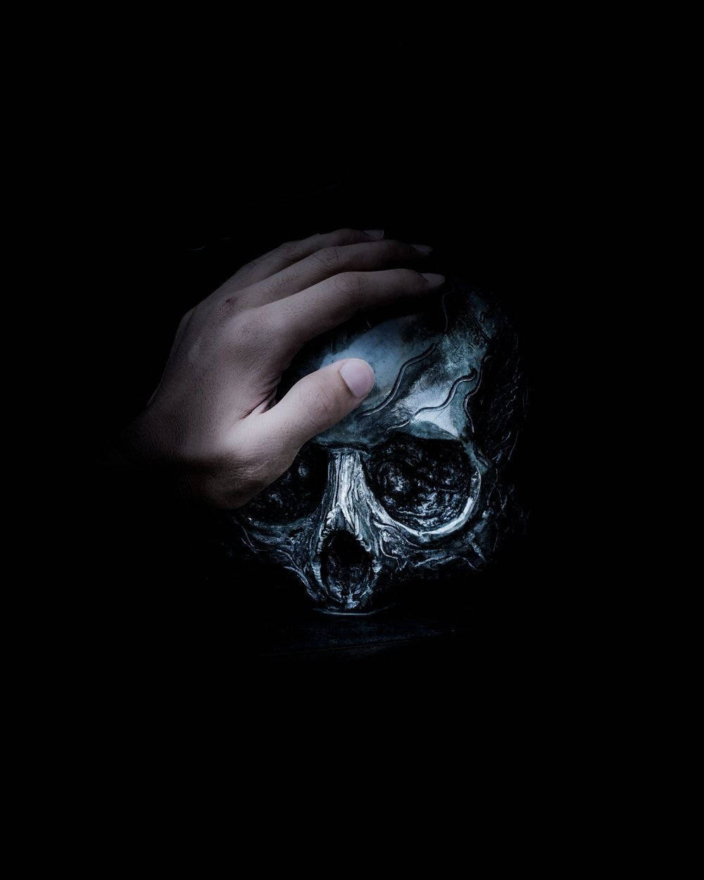 hand, skull, textured metallic skull, SD Phone Wallpaper
