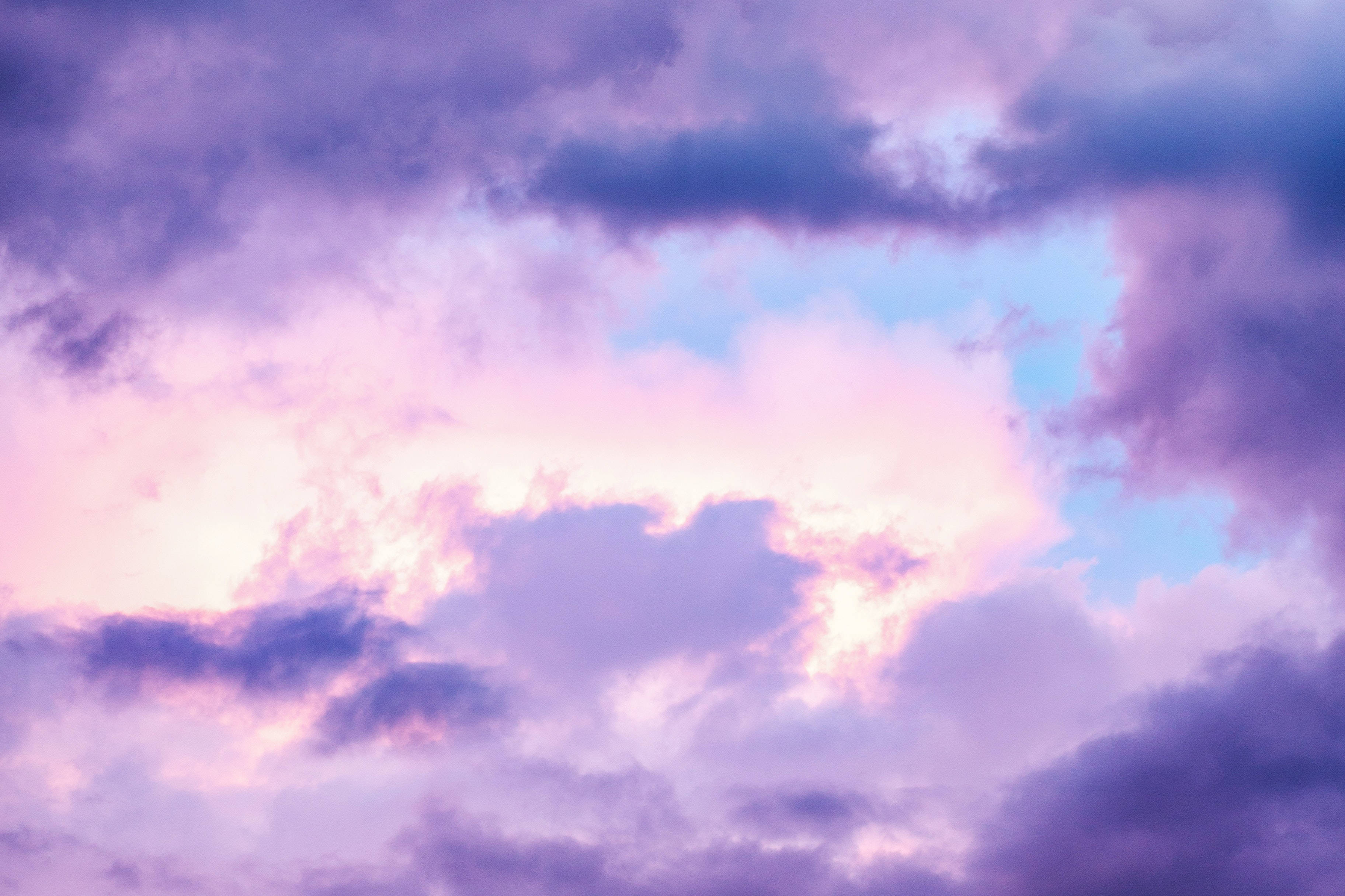 lavender clouds, pale blue backdrop, twilight, 2K Desktop Wallpaper