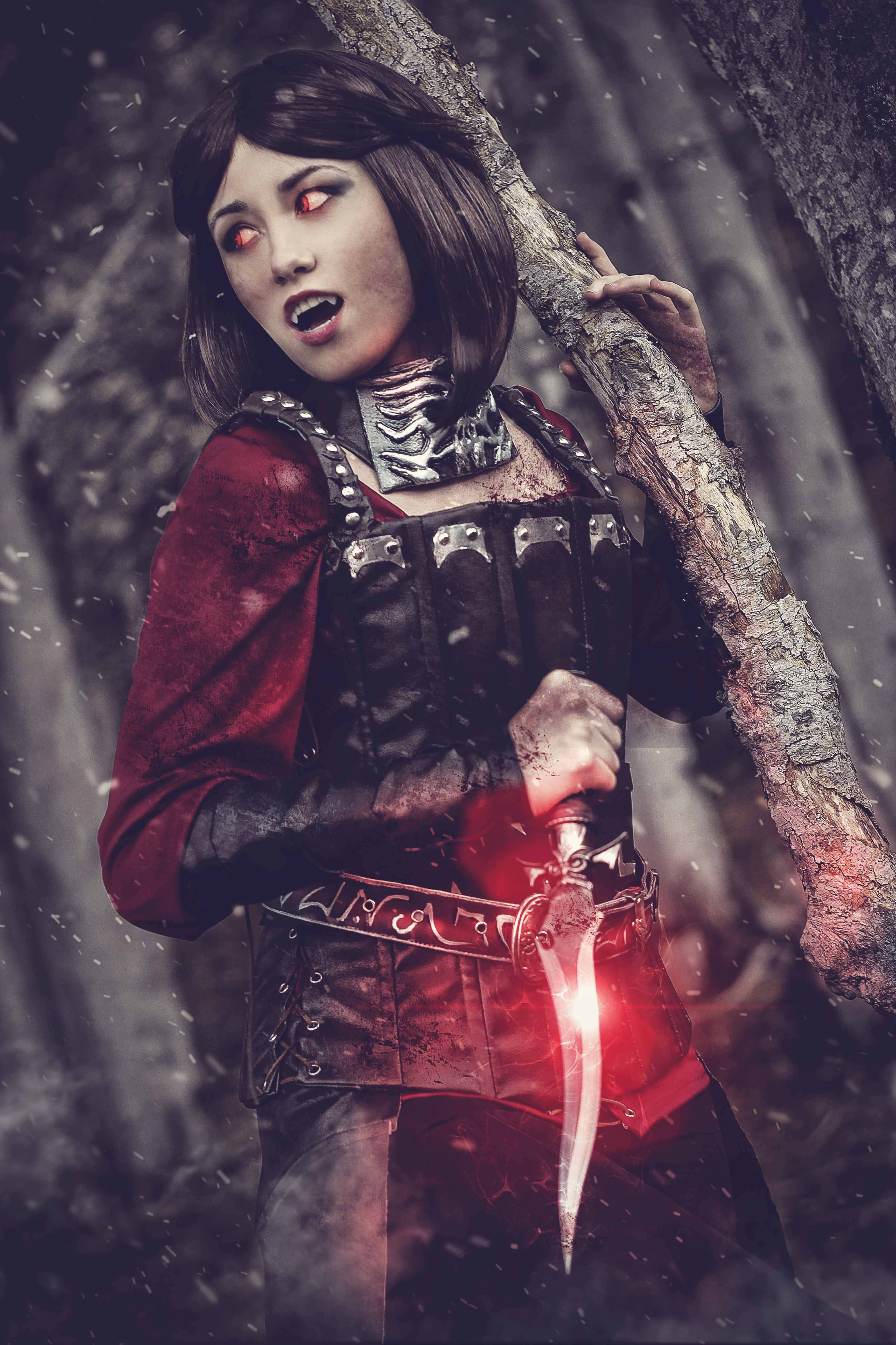 Skyrim Serana, glowing red eyes, glowing dagger, 5K Phone Wallpaper