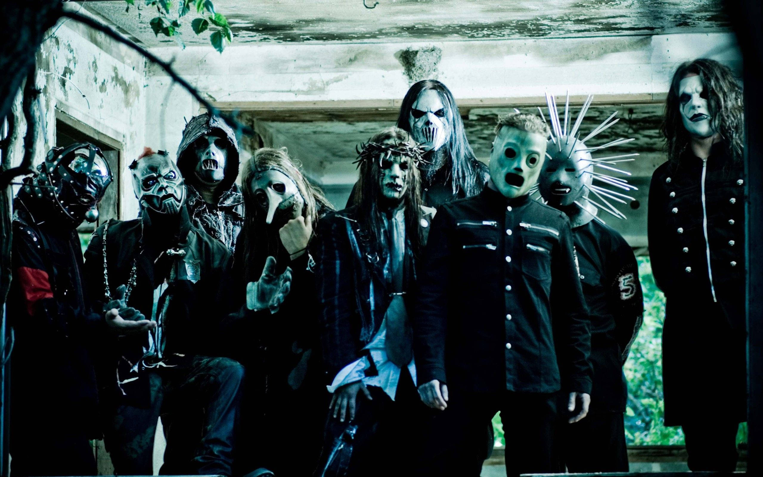 Slipknot, abandoned building, masked musicians, 2K Desktop Wallpaper