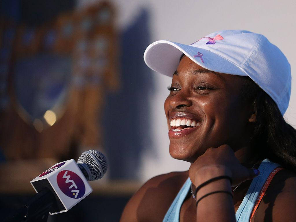 Sloane Stephens, WTA microphone, light blue cap, SD Desktop Wallpaper