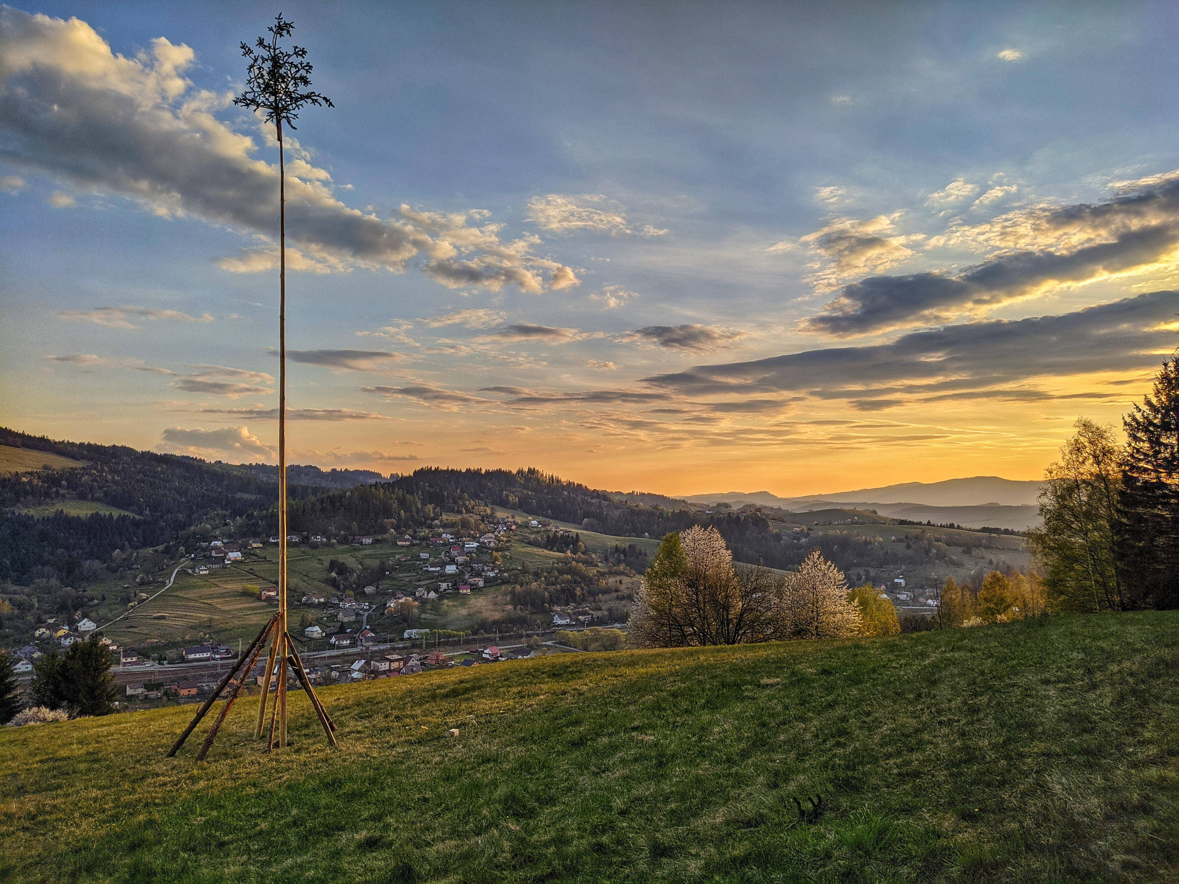 Slovakia, hill top view, grassy hill, 4K Desktop Wallpaper