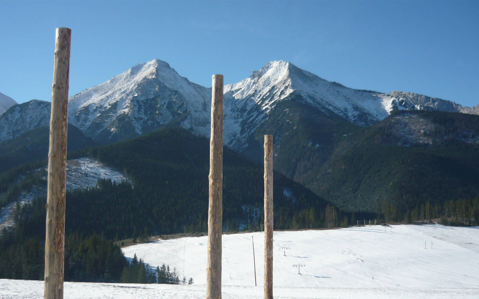 wooden poles, Slovakia, snowy mountain landscape, HD Desktop Wallpaper