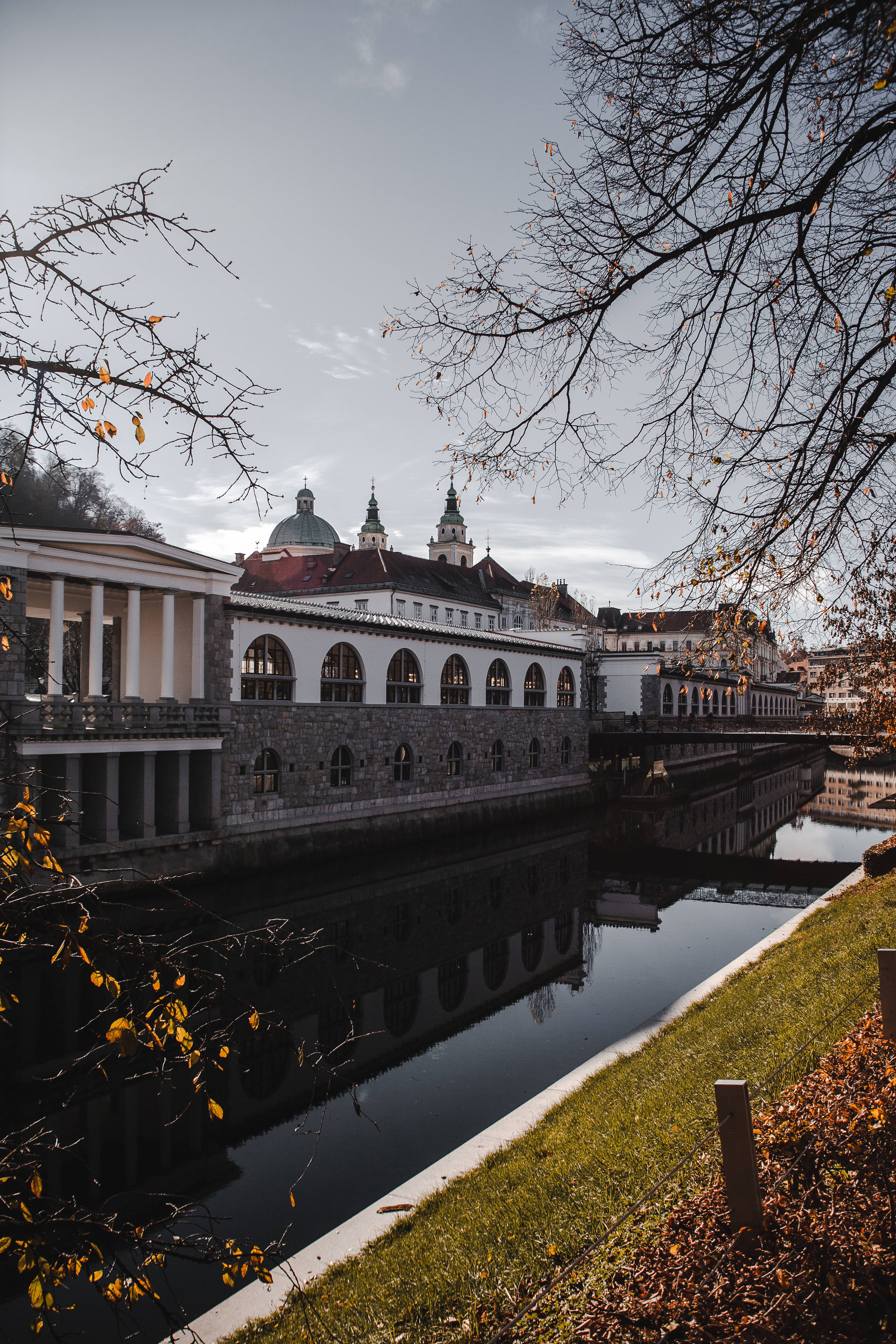 Slovenia, riverside market, autumn canal, 4K Phone Wallpaper