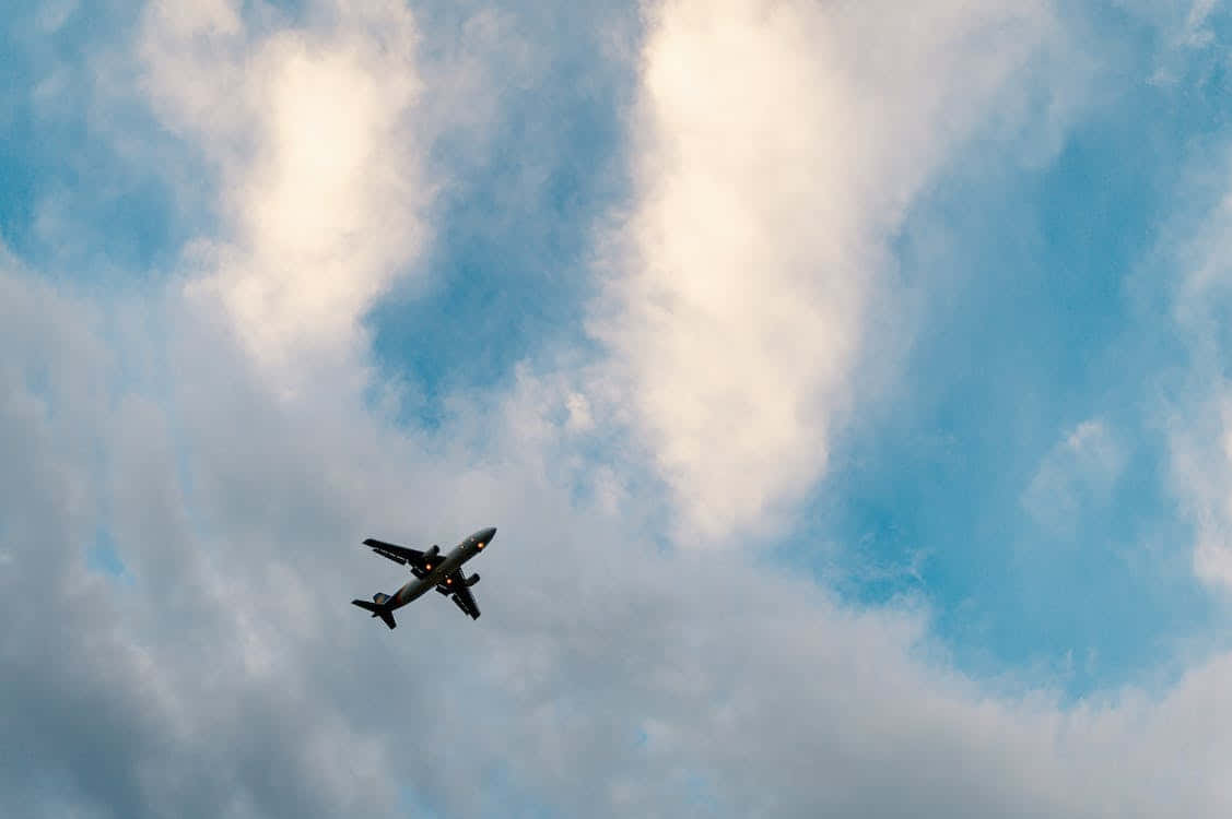 commercial airplane, vibrant blue sky, fluffy white clouds, SD Desktop Wallpaper