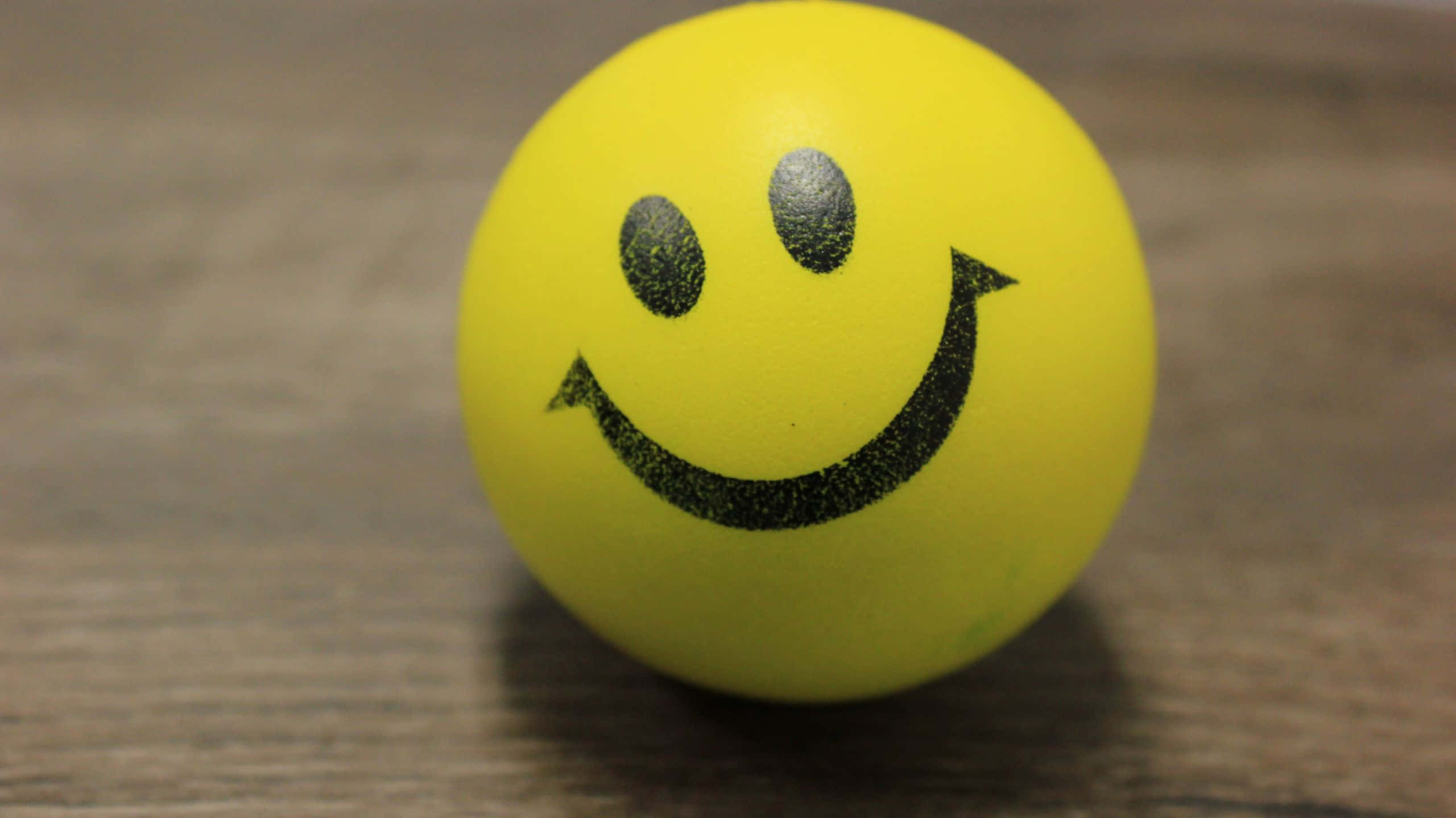 Smile Emoji Ball, bright yellow, foam ball, 2K Desktop Wallpaper