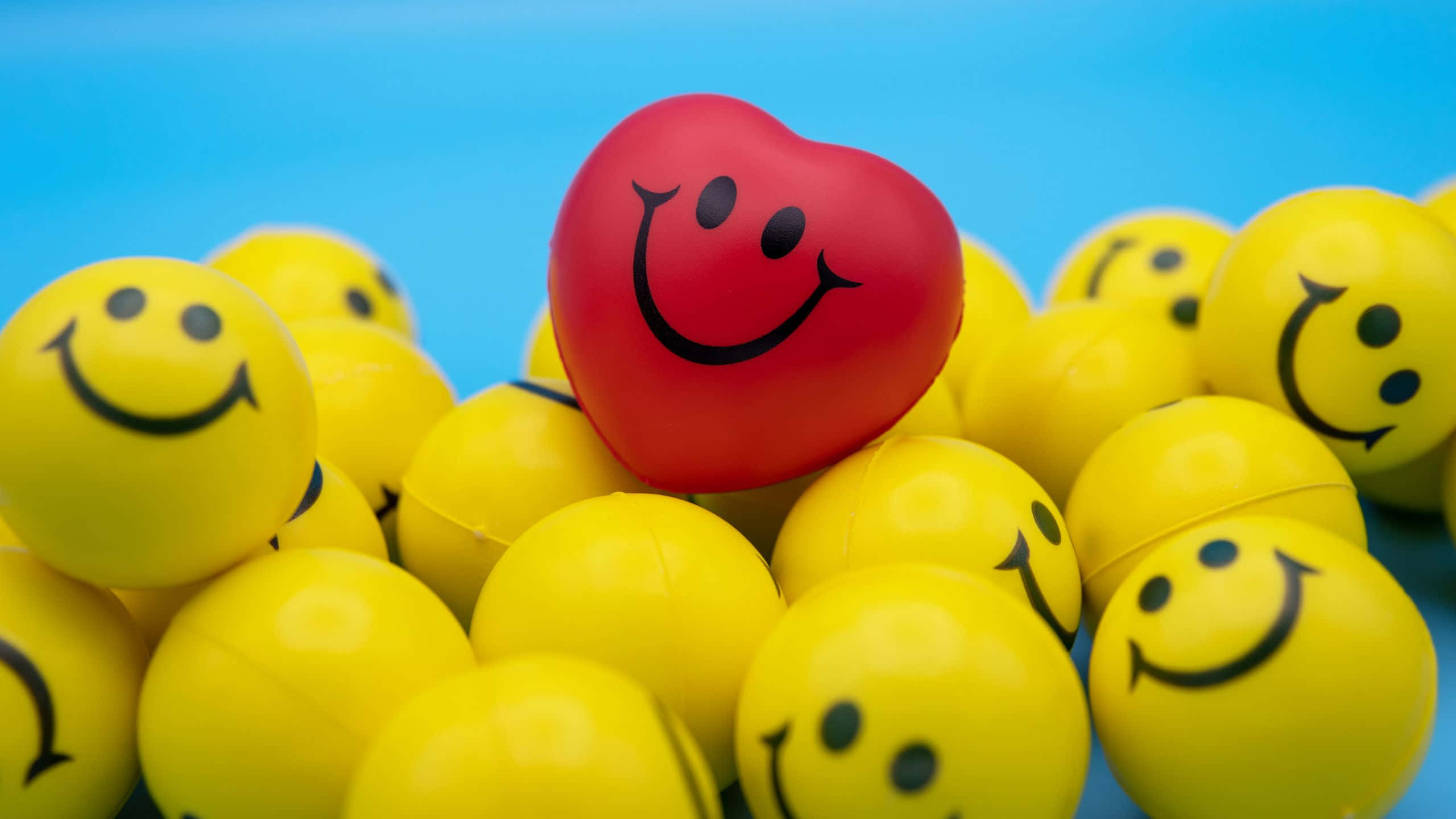 Smile Emoji Heart, red heart-shaped, yellow smiley balls, 2K Desktop Wallpaper