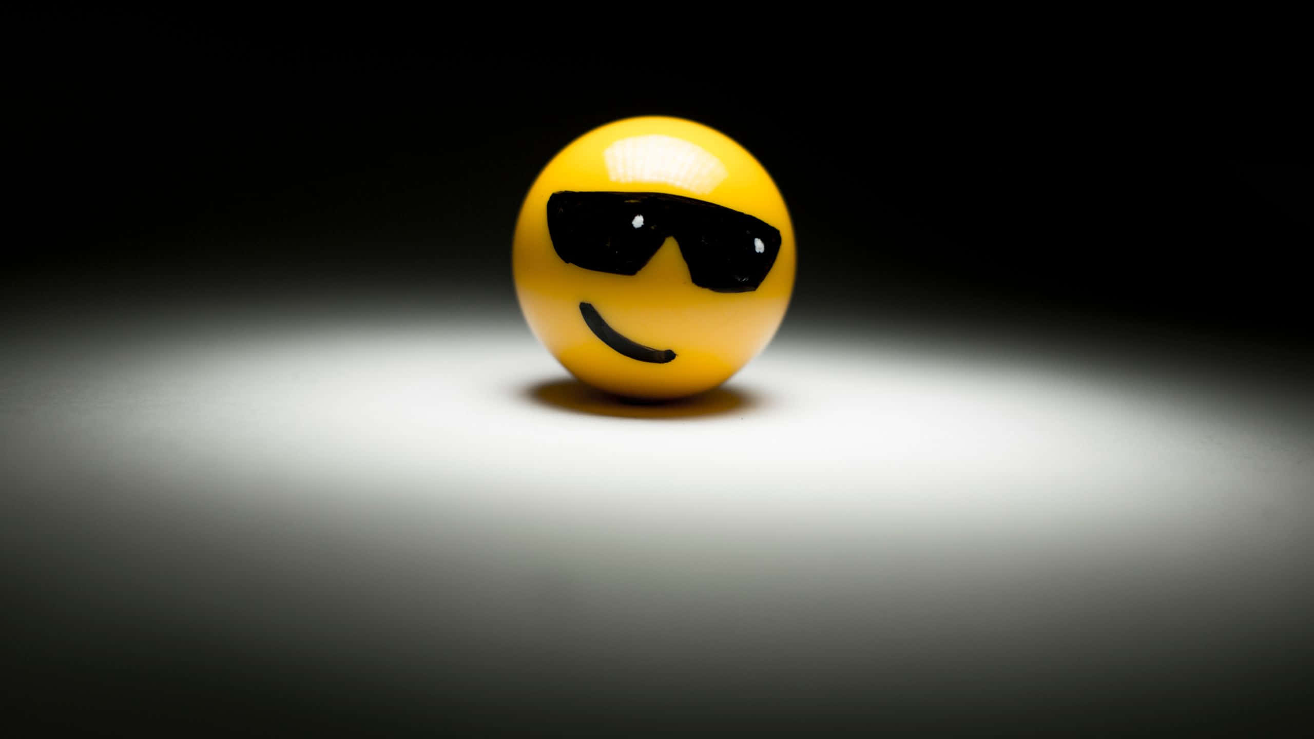 Smile Emoji, yellow emoji ball, black sunglasses, 2K Desktop Wallpaper