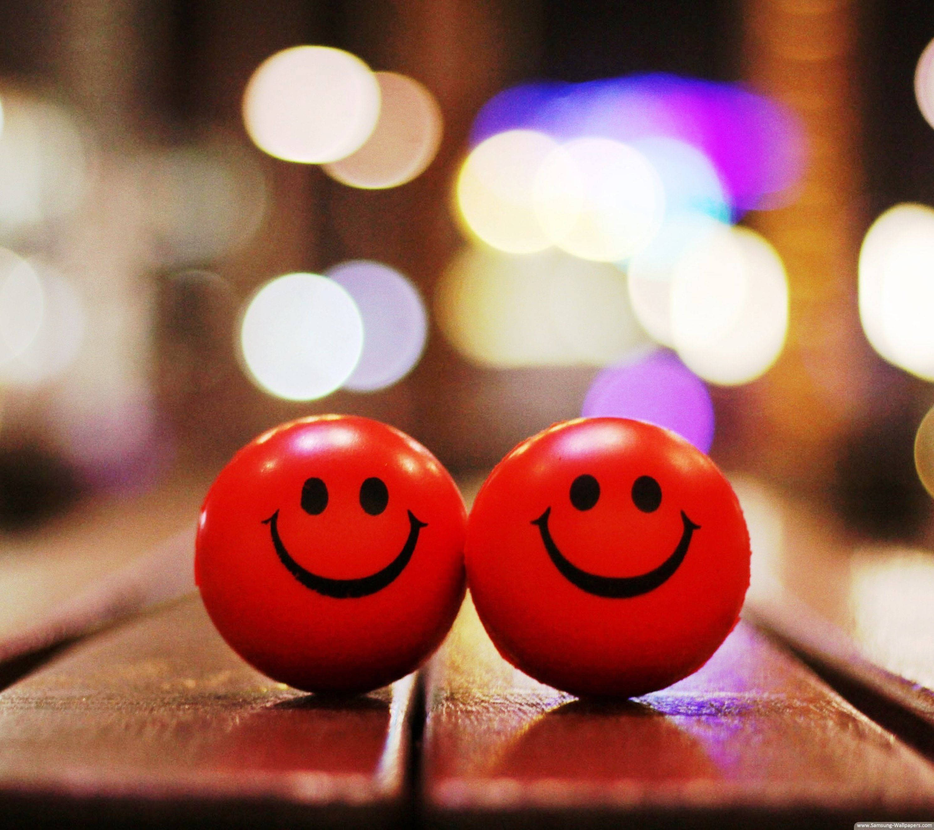 WhatsApp DP, red smiley balls, wooden surface, 2K Desktop Wallpaper