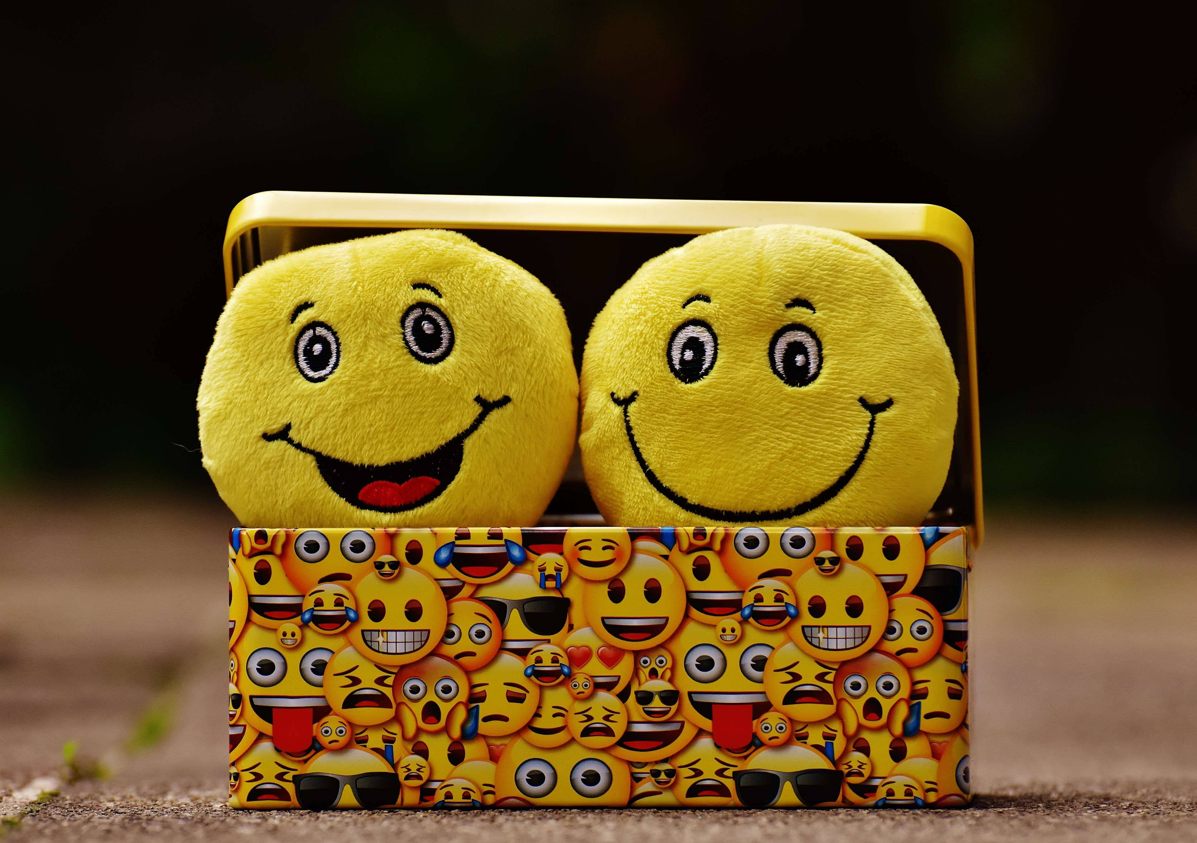 Happy Emoji, tin can, yellow tin, 4K Desktop Wallpaper