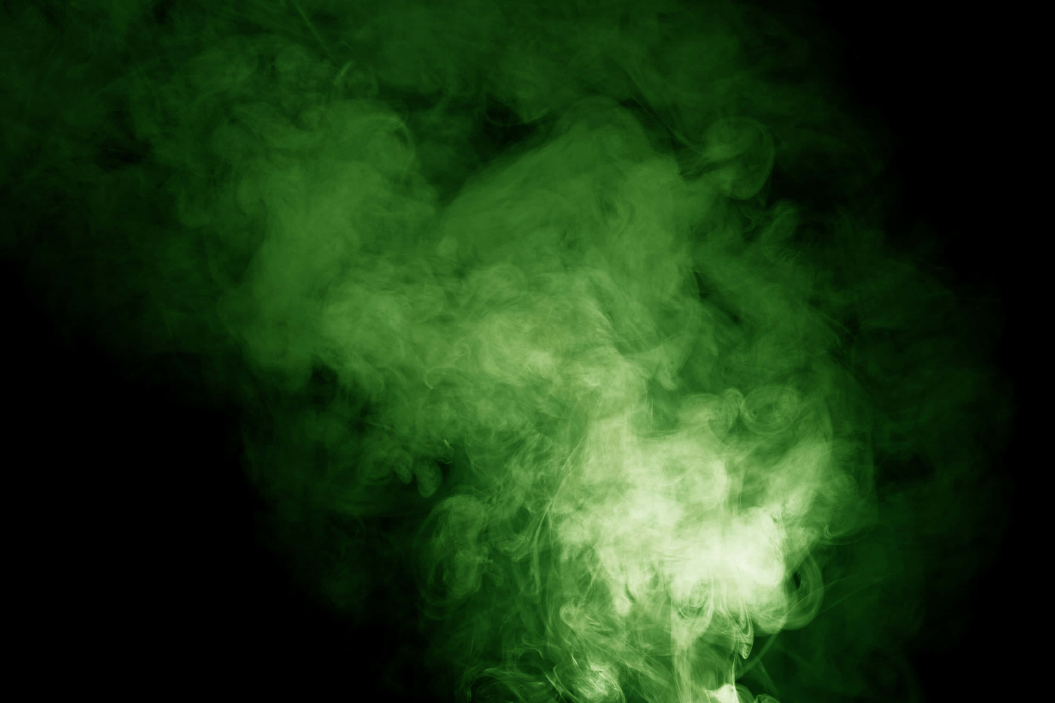 green smoke, white streak, stark black background, 2K Desktop Wallpaper