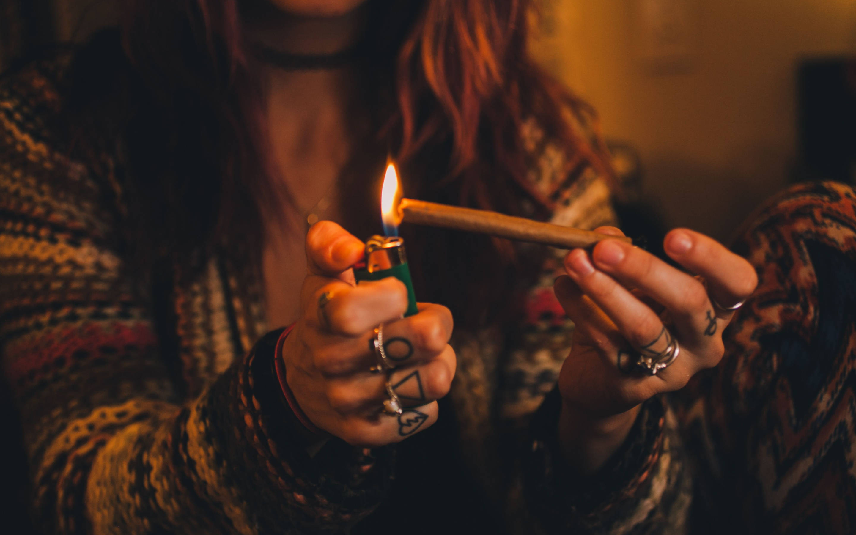 red hair, tattoos, green lighter, 2K Desktop Wallpaper