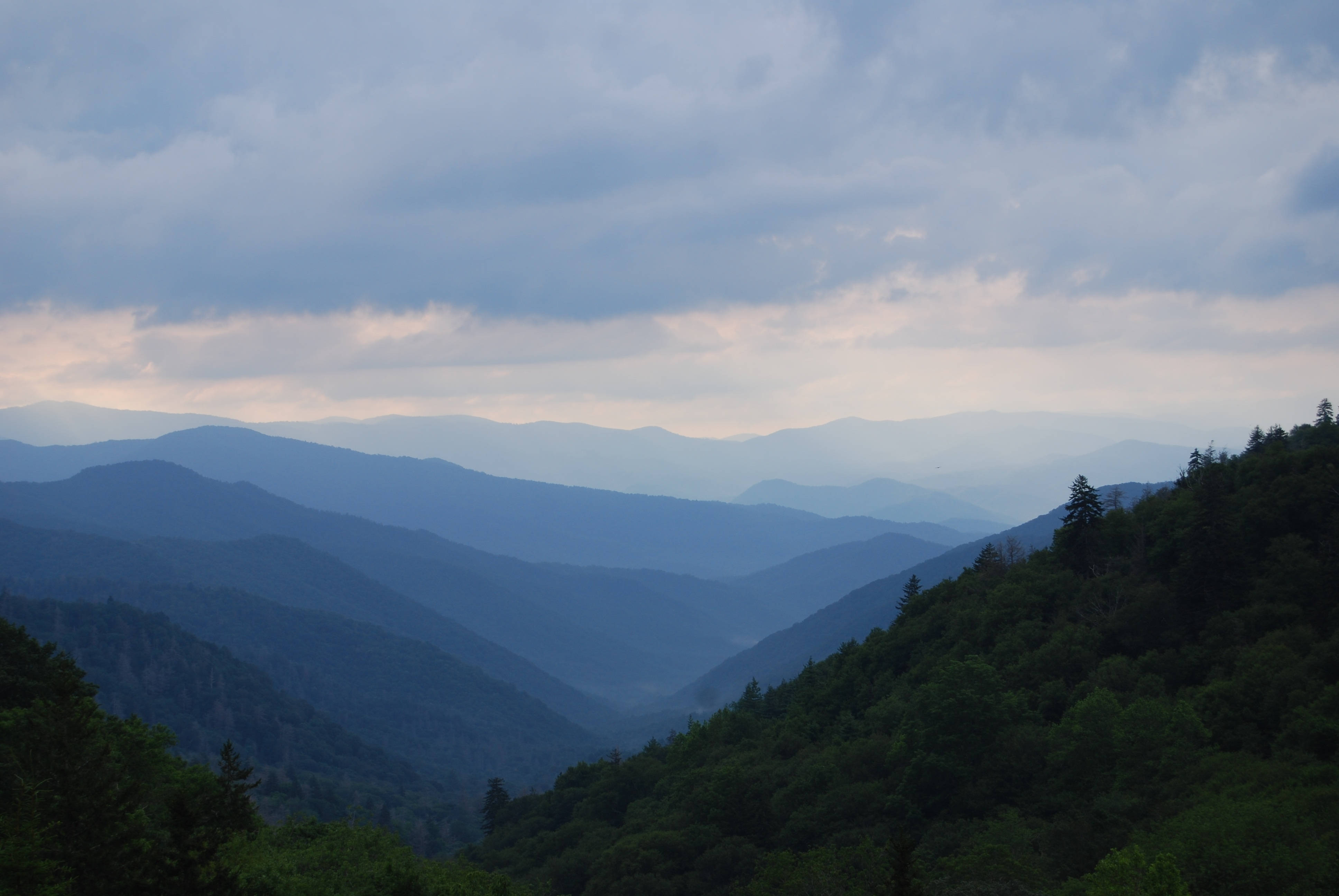 Smoky Mountains, layered mountain ranges, mist, 4K Desktop Wallpaper