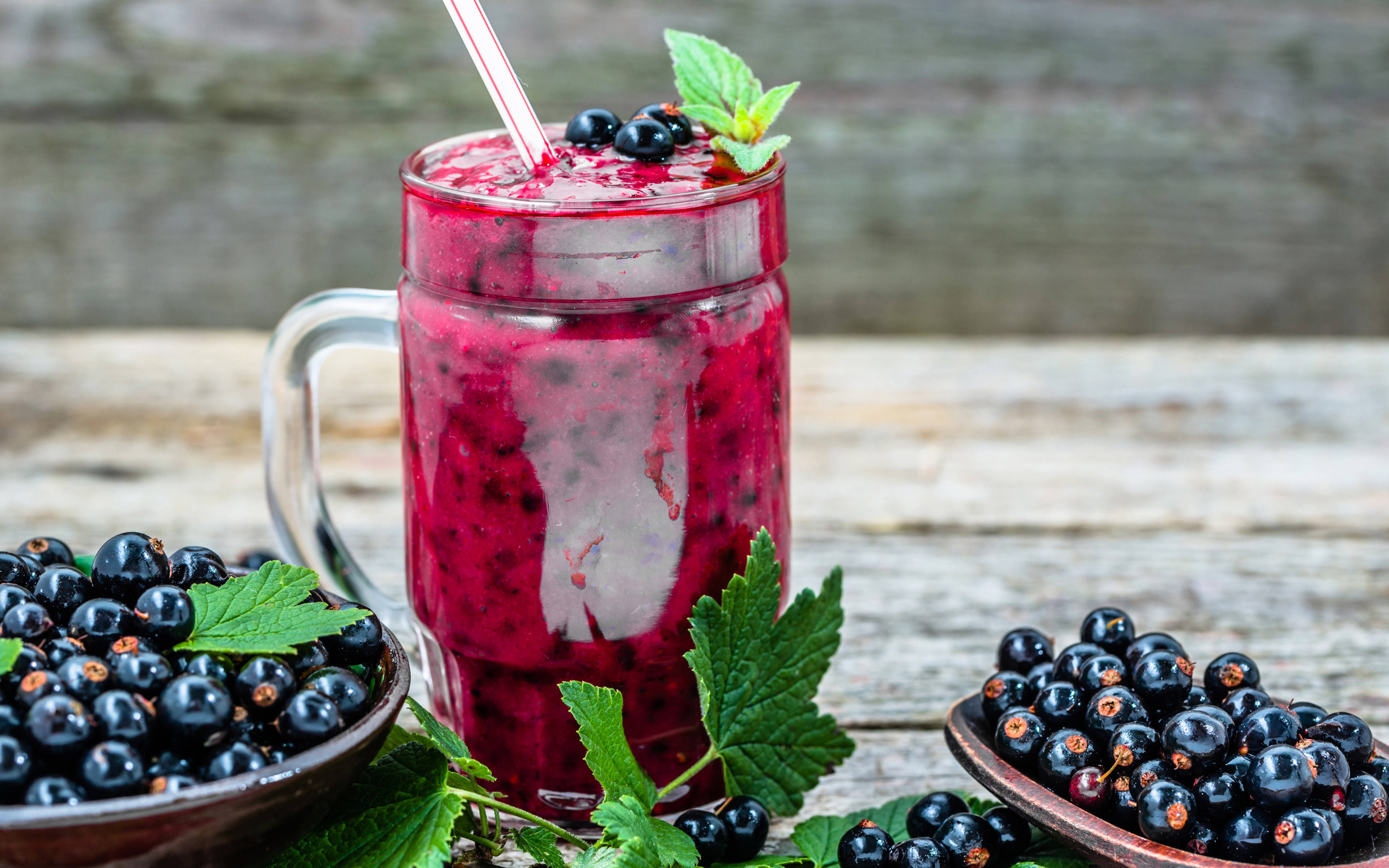 black currant berry fruit smoothie, vibrant red, glass mug, 4K Desktop Wallpaper