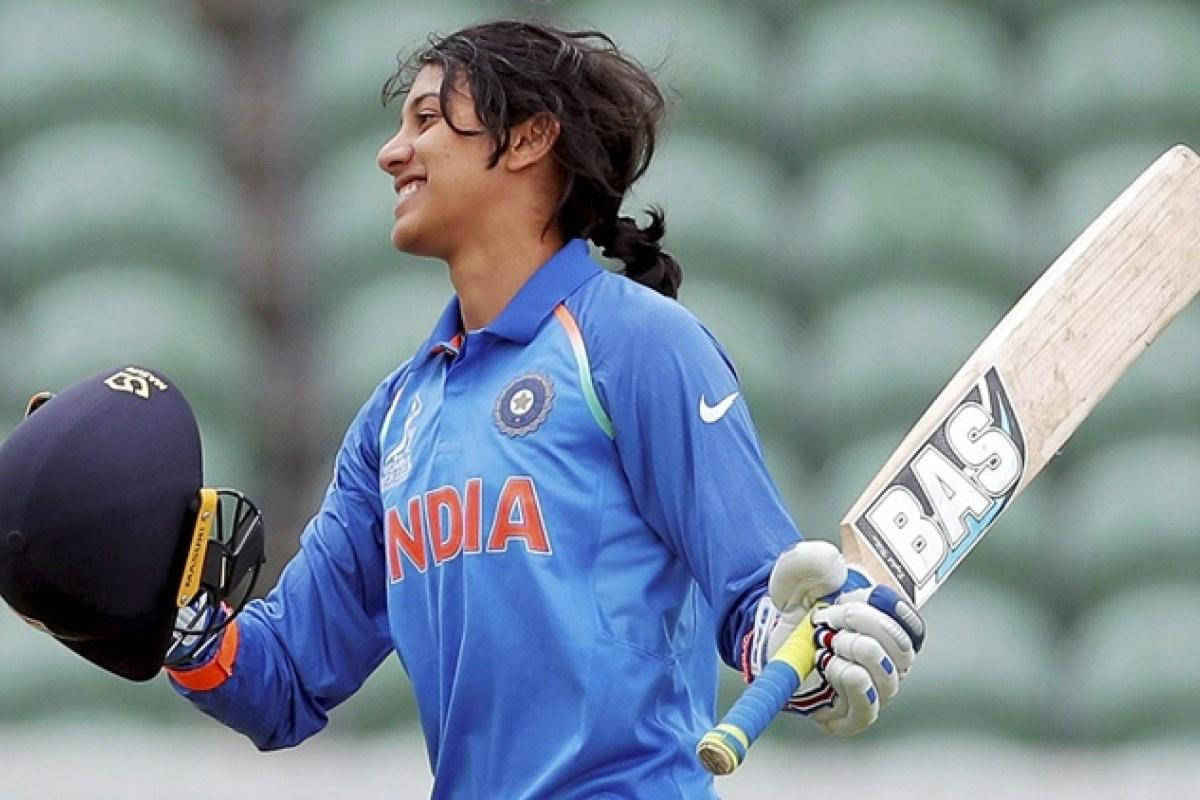 Smriti Mandhana, blue uniform, bat, SD Desktop Wallpaper