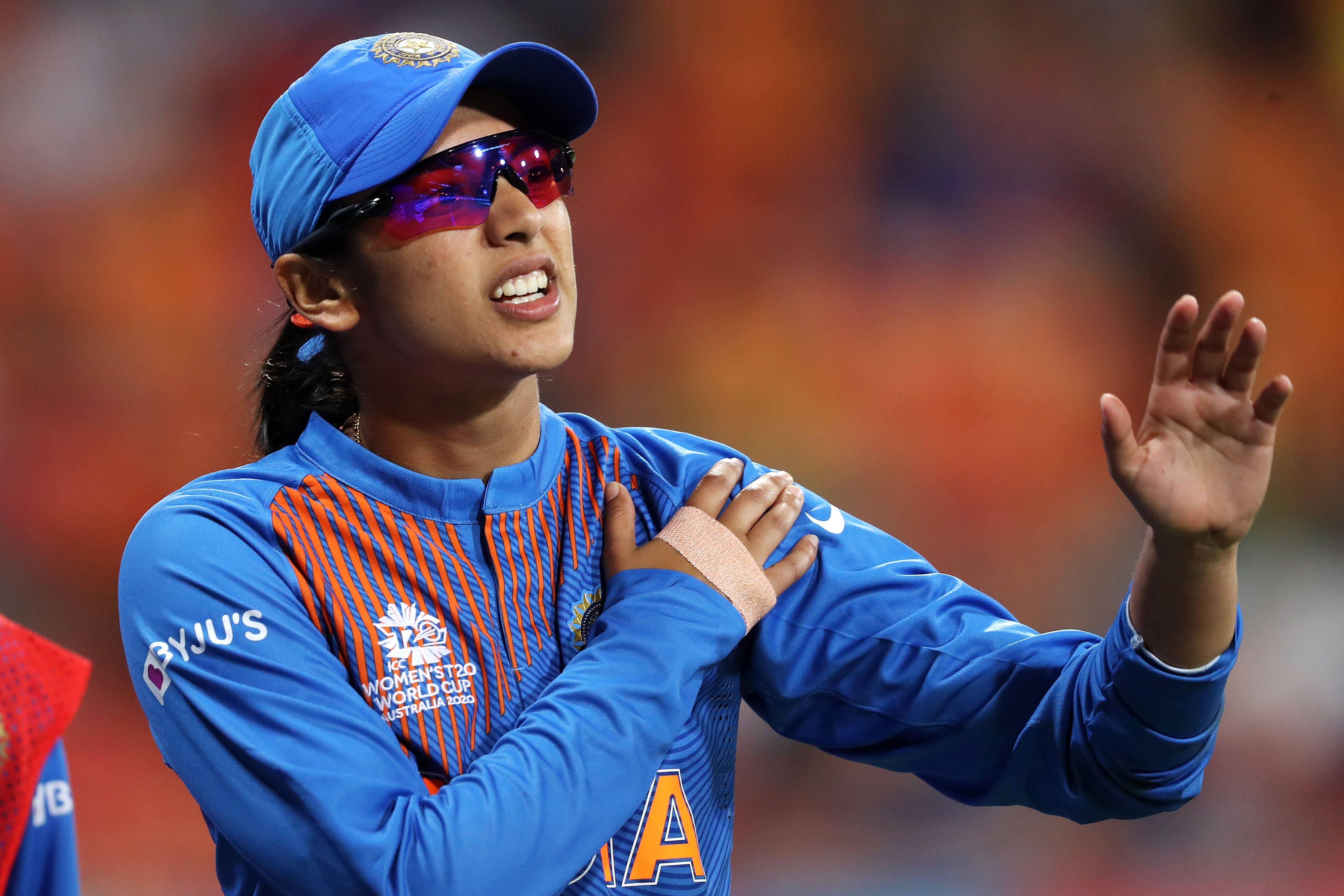 Smriti Mandhana, cricket captain, blue uniform, 4K Desktop Wallpaper