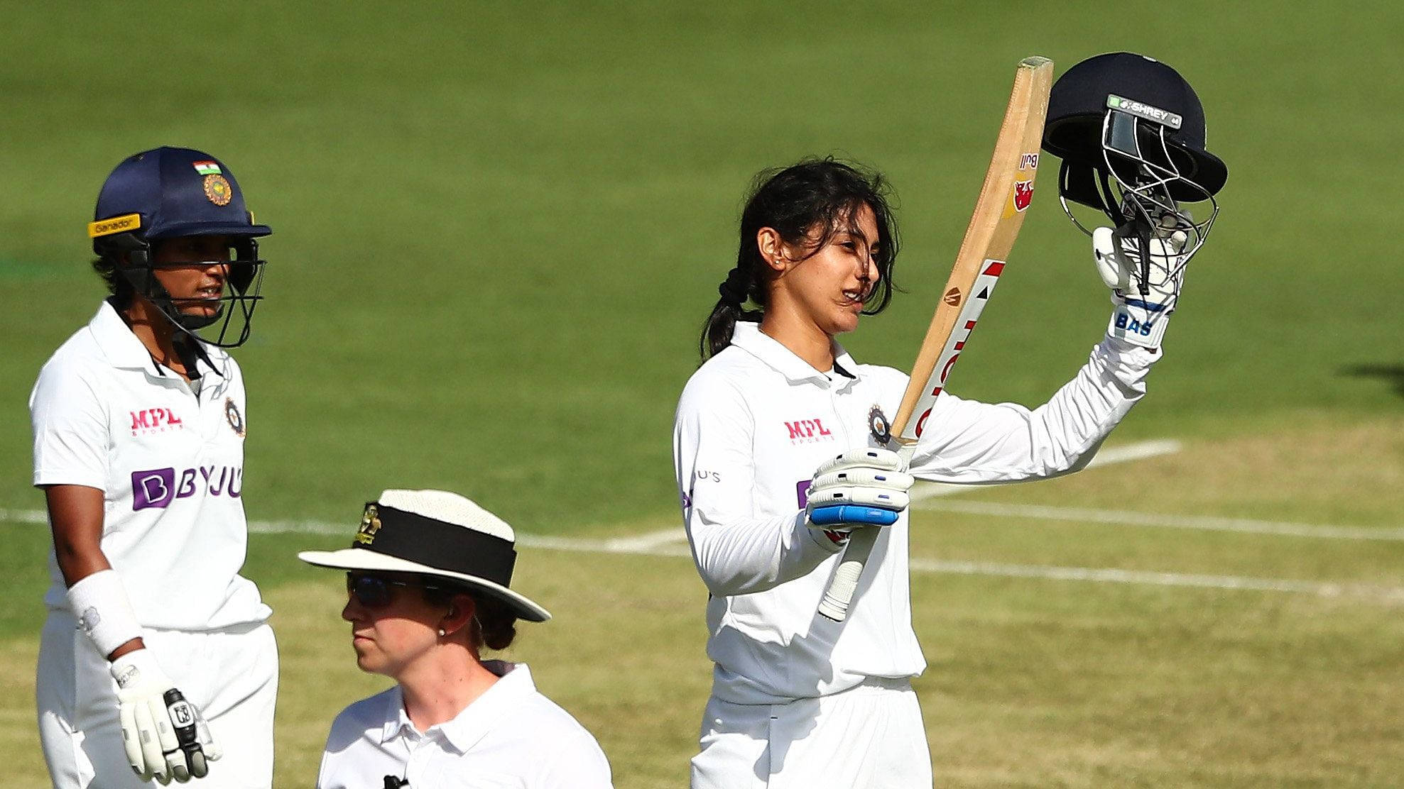 Smriti Mandhana, white uniform, bat, Full HD Desktop Wallpaper