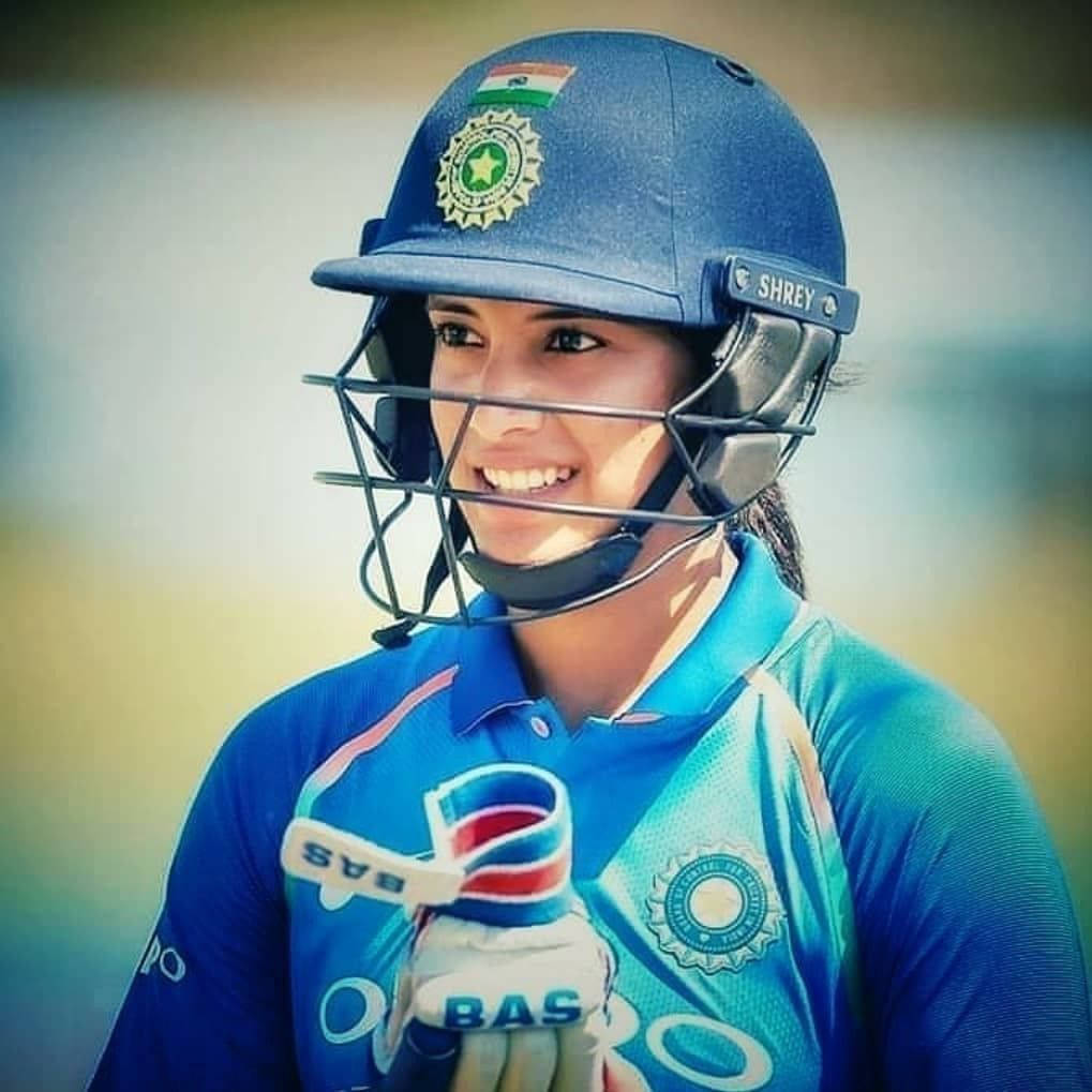 Smriti Mandhana, blue uniform, helmet, SD Desktop Wallpaper