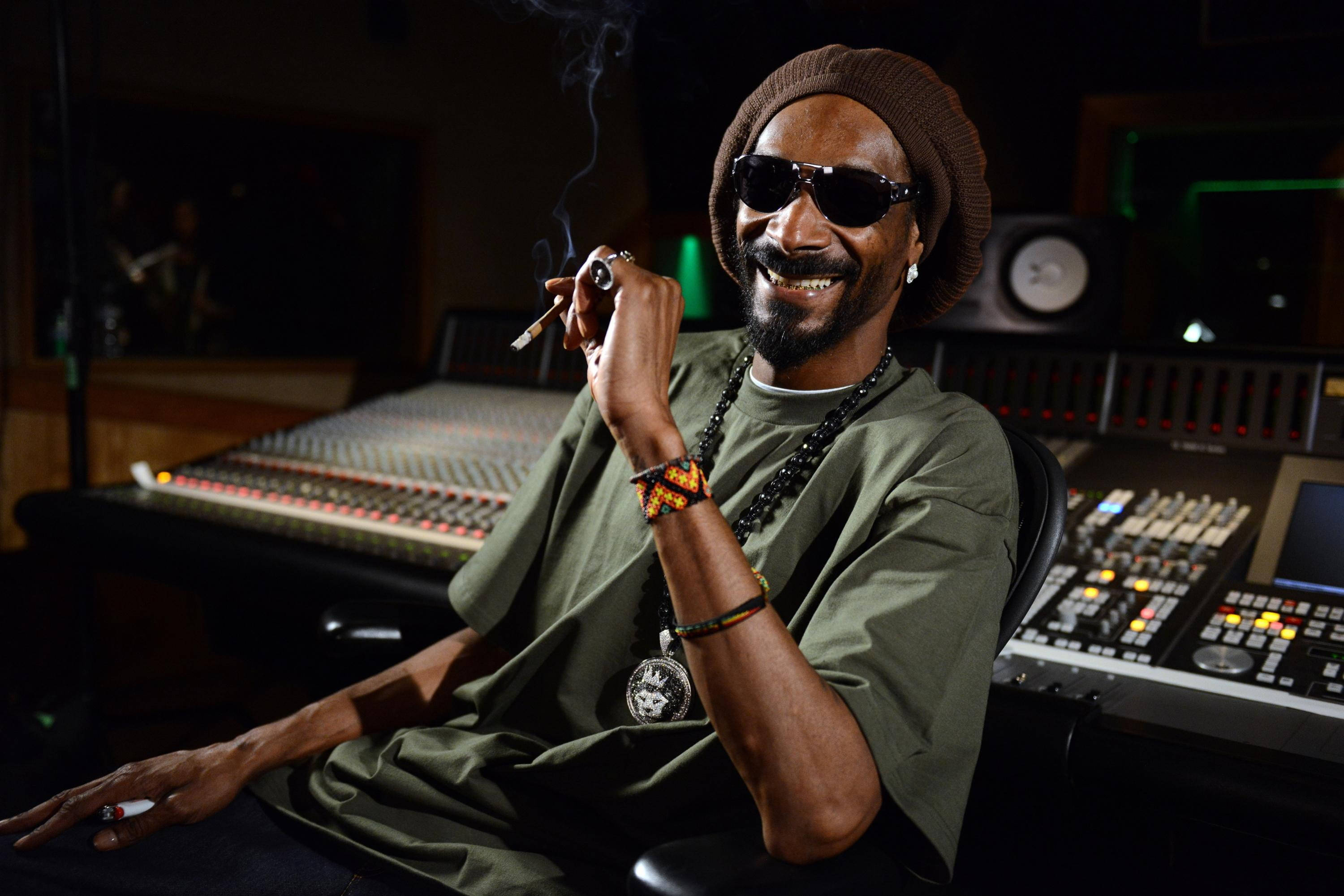 Snoop Dogg, recording studio, audio equipment, 2K Desktop Wallpaper