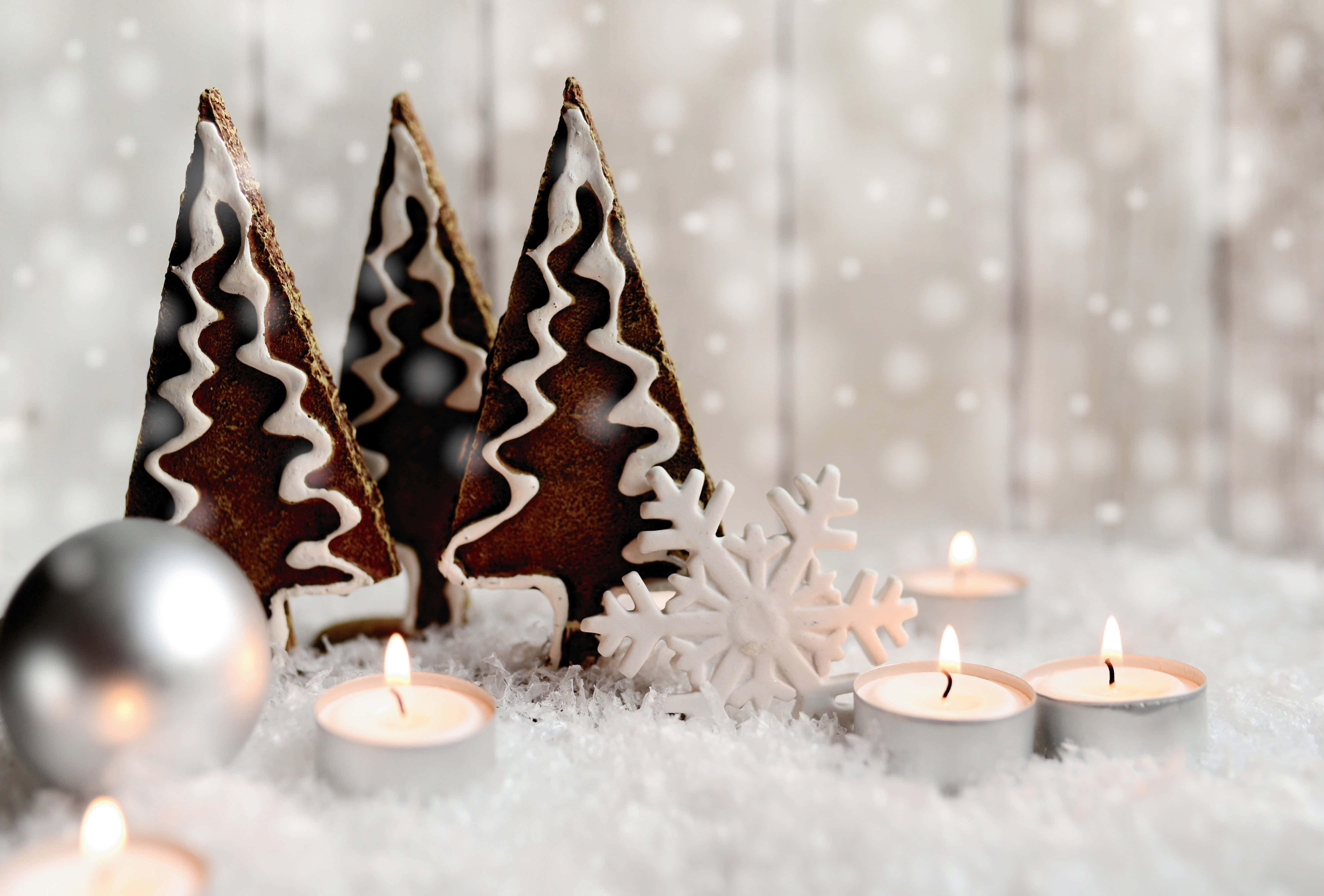 gingerbread Christmas trees, white icing, snowflakes, 5K Desktop Wallpaper