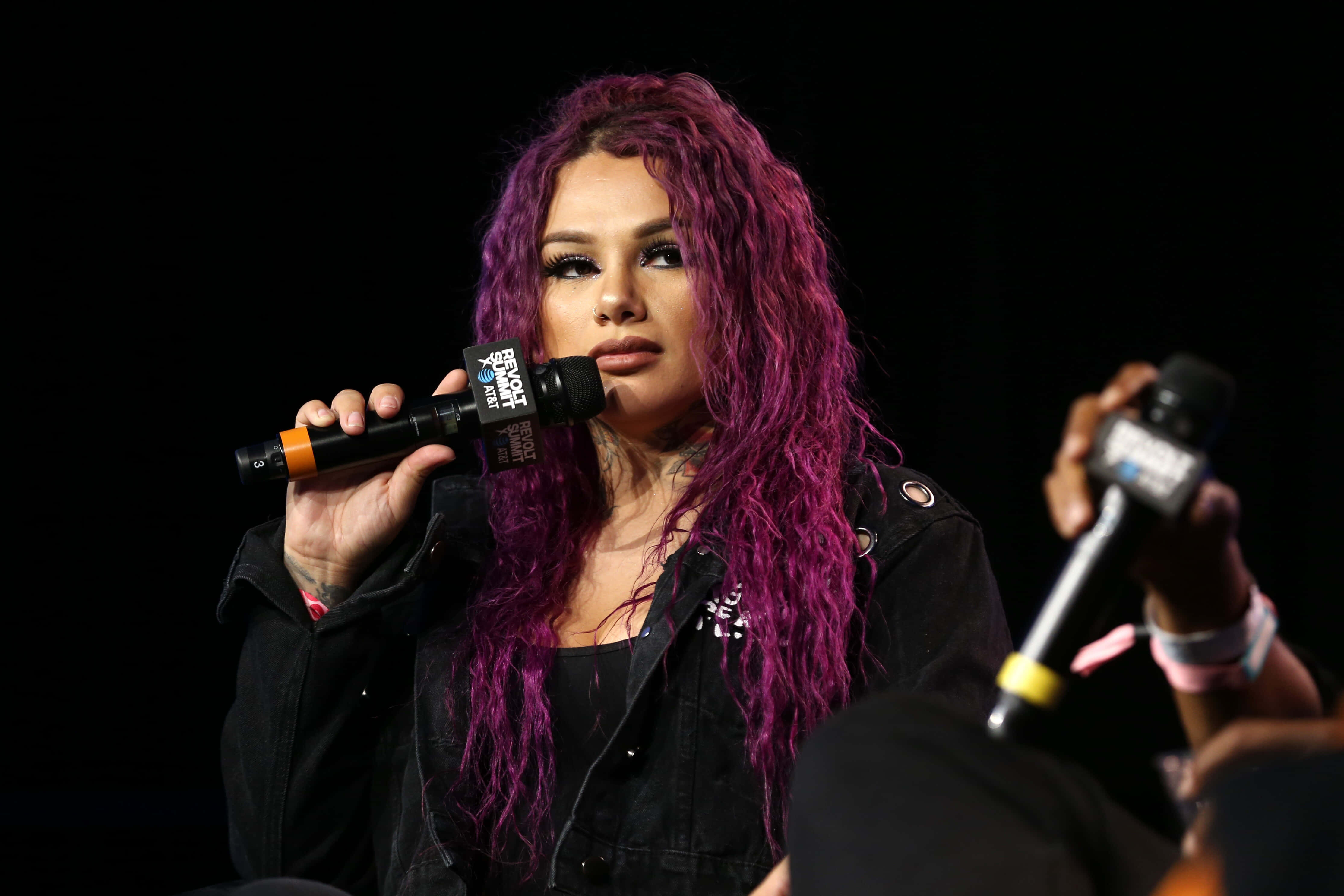 Snow Tha Product, vibrant purple hair, microphone, 4K Desktop Wallpaper