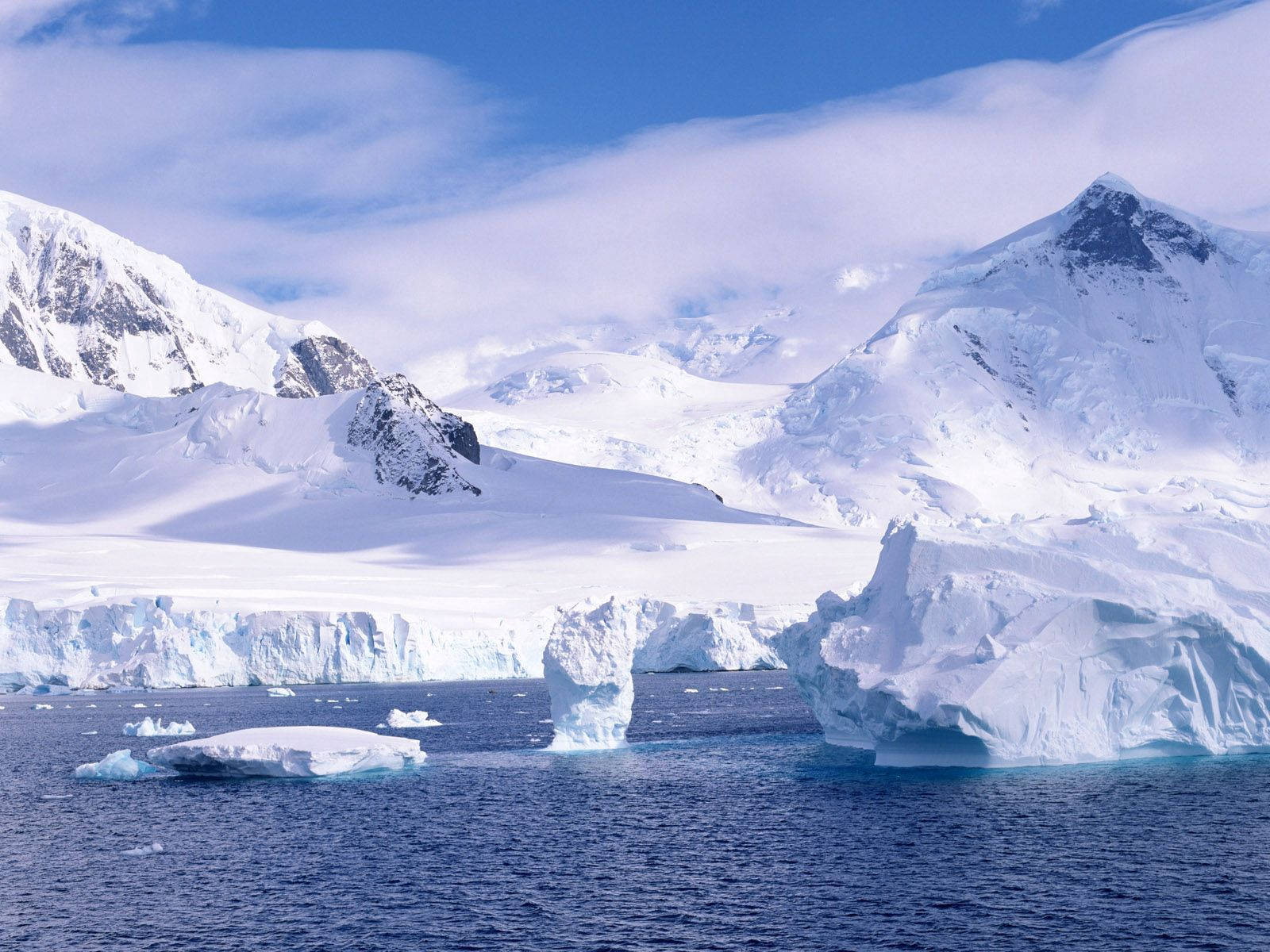 Snow White, Antarctic sea, icy mountains, HD Desktop Wallpaper