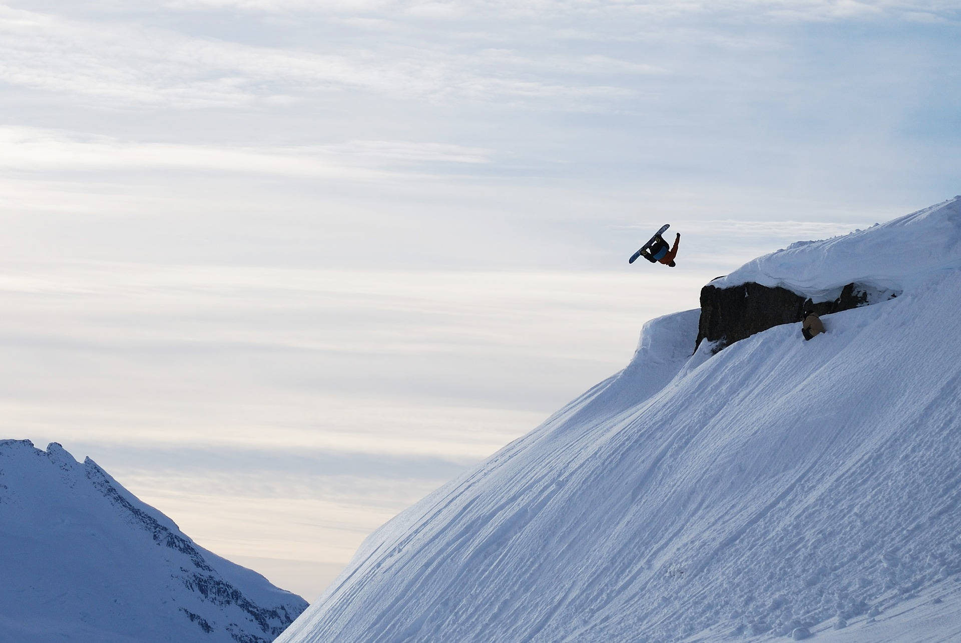 snowboarding, daredevil, snowy cliff, Full HD Desktop Wallpaper