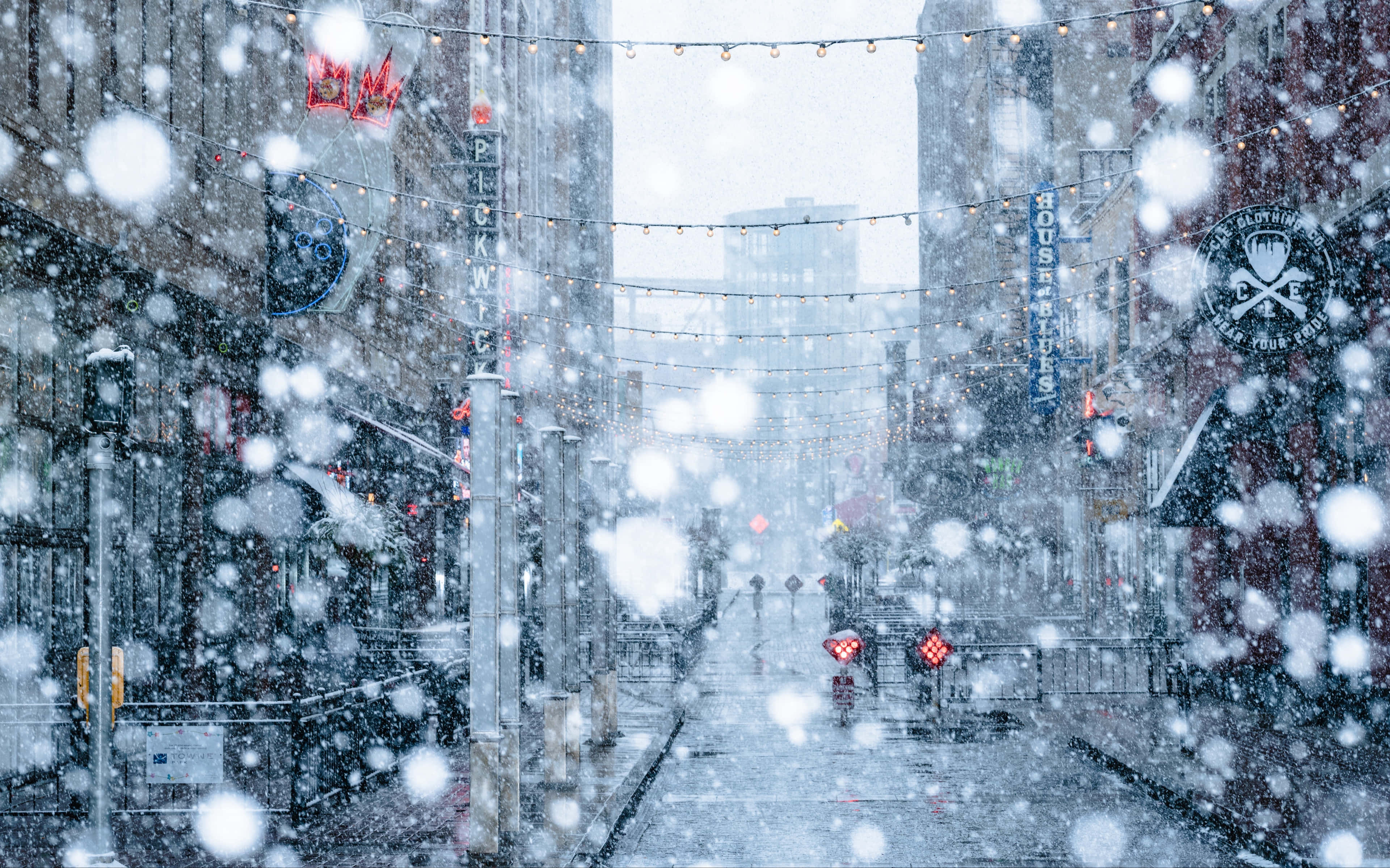 Snowfall, urban street, festive lights, 4K Desktop Wallpaper