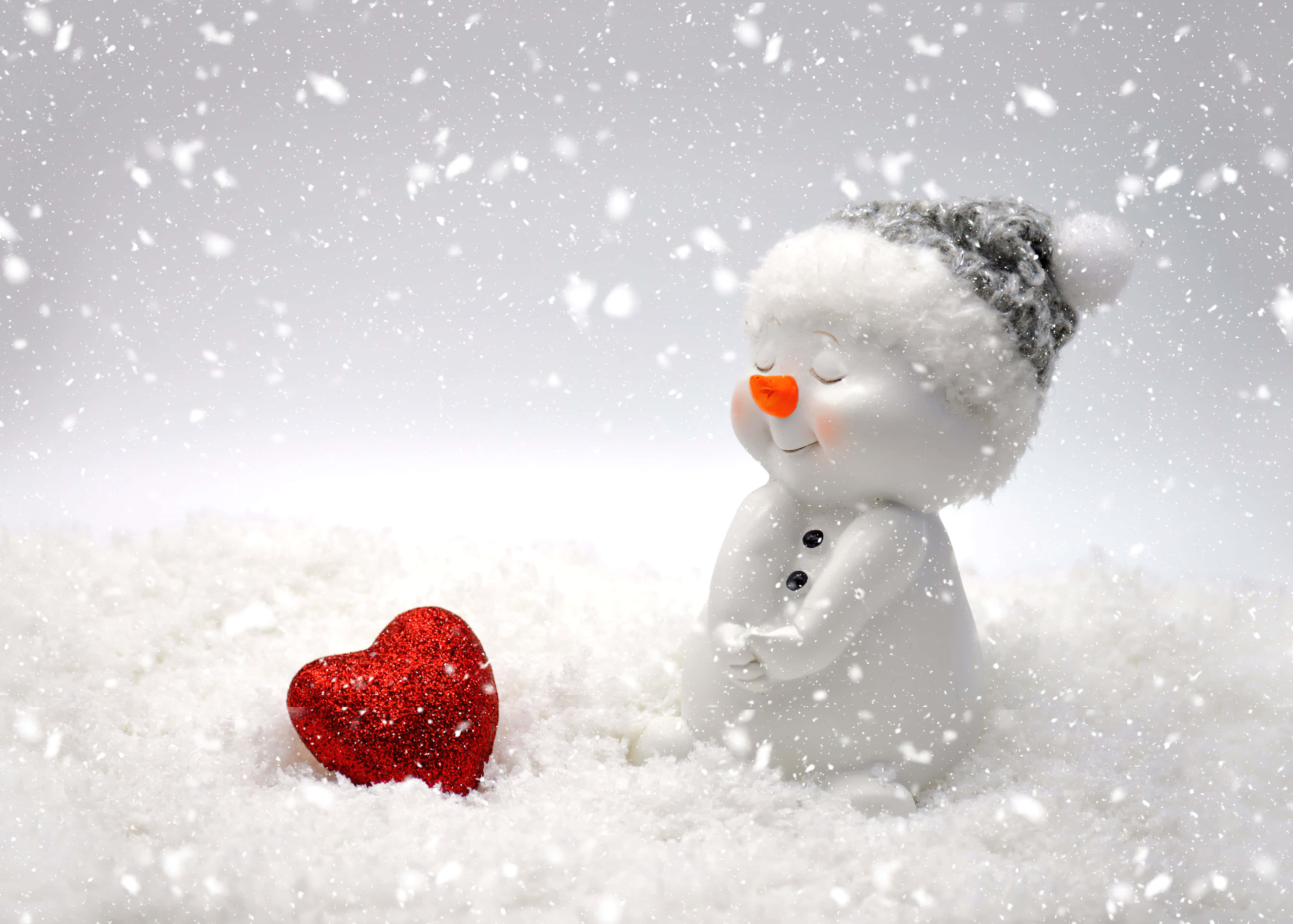 Snowman, carrot nose, gray hat, 4K Desktop Wallpaper